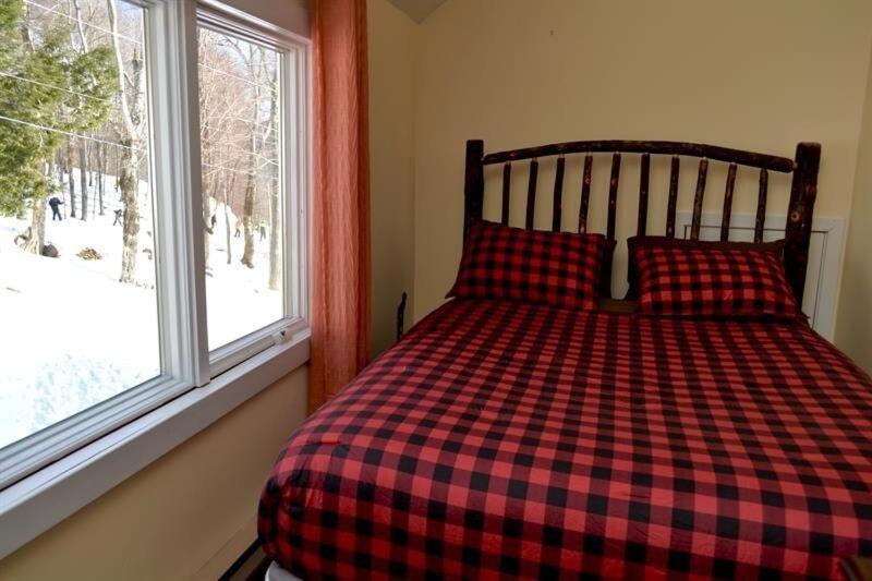 Trailside Village #6 - Slopeside 3BR 2BA, Hot Tub, Sauna, Ski In Ski Out on Great Eastern