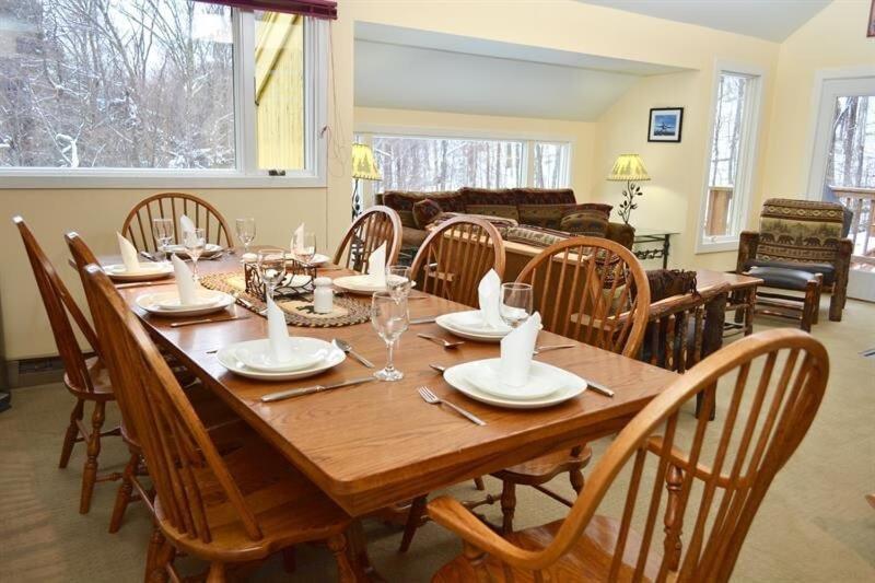 Trailside Village #6 - Slopeside 3BR 2BA, Hot Tub, Sauna, Ski In Ski Out on Great Eastern