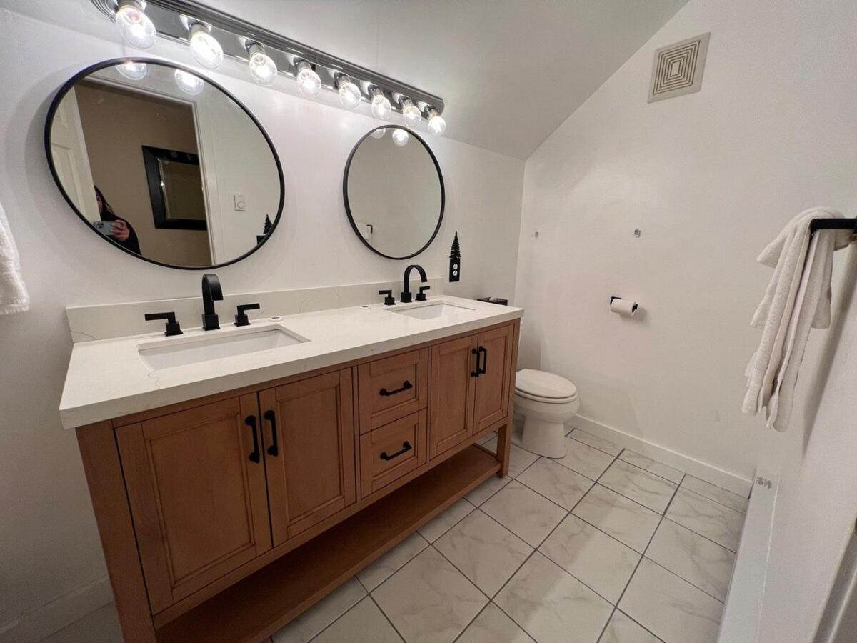 Trailside Village #6 - Slopeside 3BR 2BA, Hot Tub, Sauna, Ski In Ski Out on Great Eastern