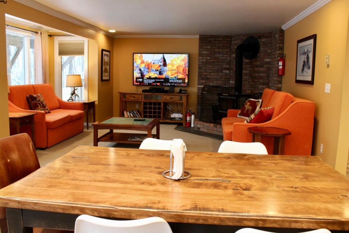 Trailside Village #7 - Slopeside 1BR with Hot Tub, Sauna and BBQ, Ski In Ski Out