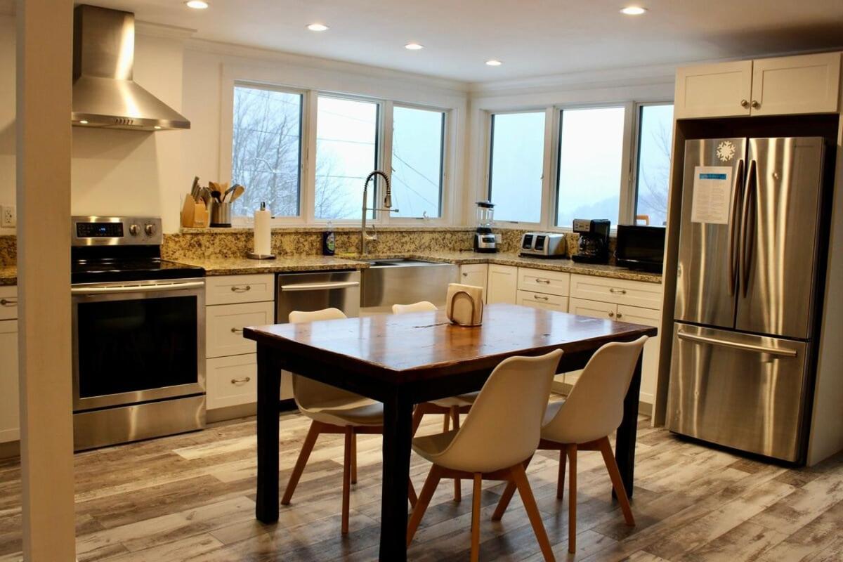 Trailside Village #7 - Slopeside 1BR with Hot Tub, Sauna and BBQ, Ski In Ski Out