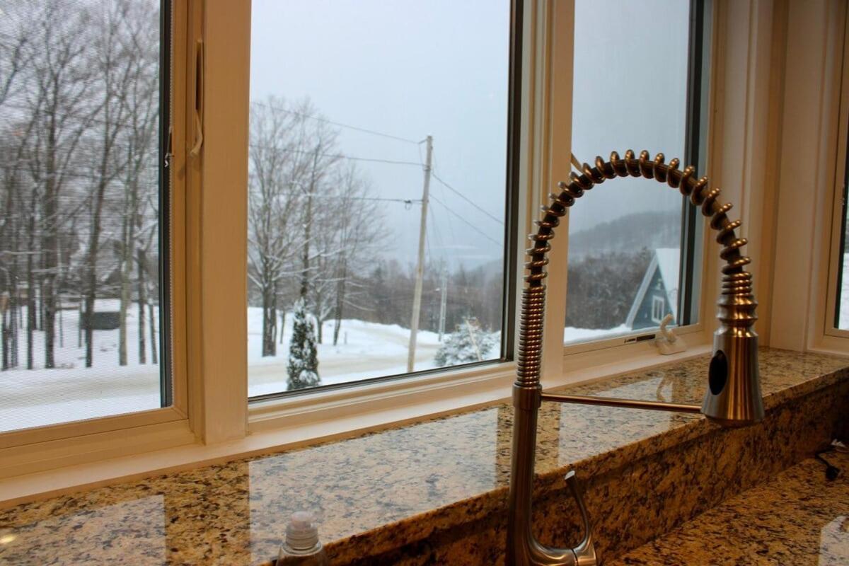 Trailside Village #7 - Slopeside 1BR with Hot Tub, Sauna and BBQ, Ski In Ski Out