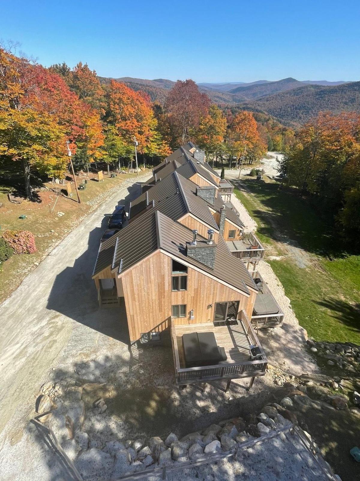 Trailside Village #7 - Slopeside 1BR with Hot Tub, Sauna and BBQ, Ski In Ski Out