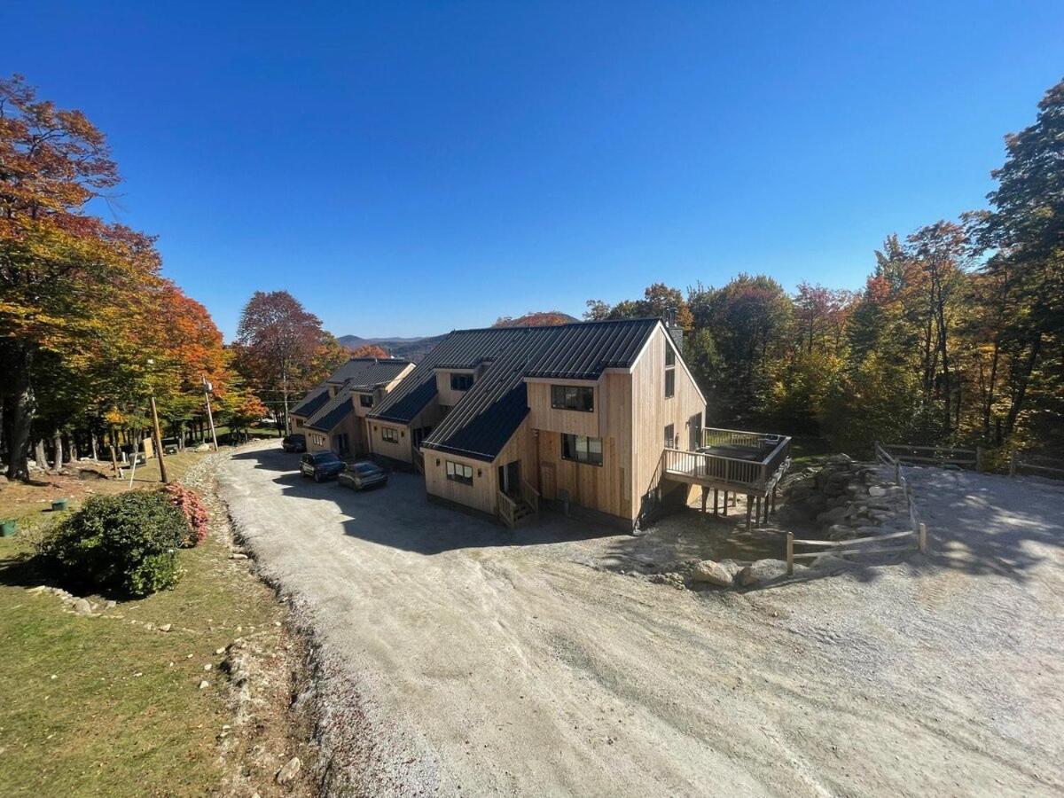 Trailside Village #7 - Slopeside 1BR with Hot Tub, Sauna and BBQ, Ski In Ski Out