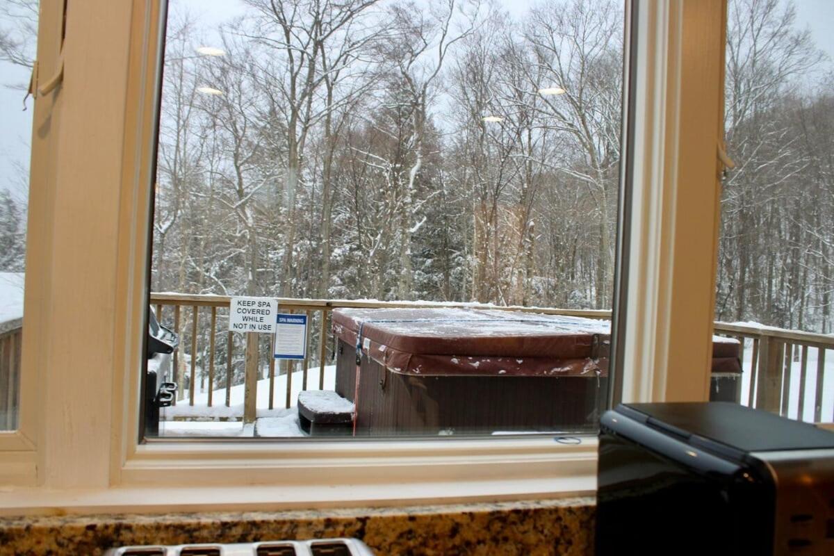 Trailside Village #7 - Slopeside 1BR with Hot Tub, Sauna and BBQ, Ski In Ski Out