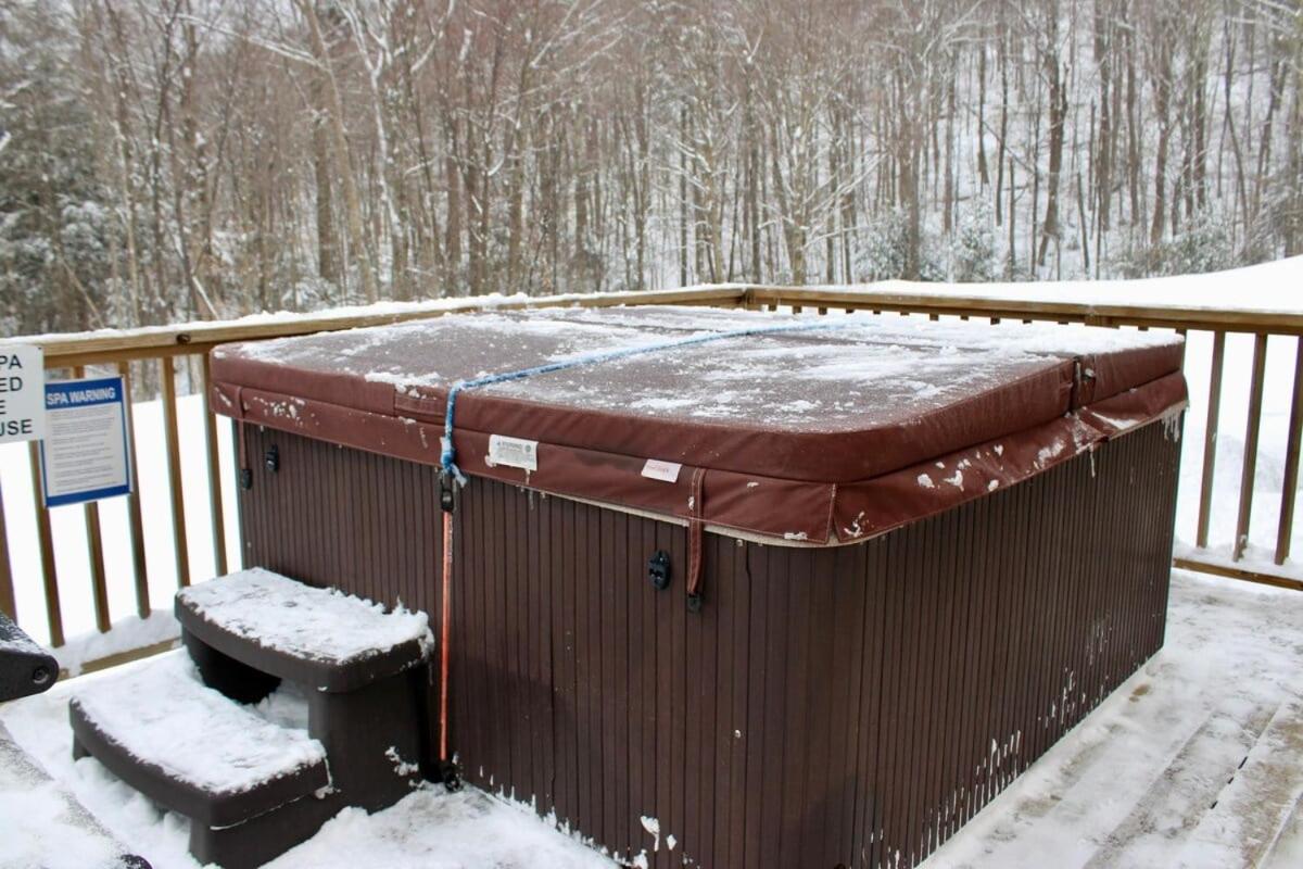 Trailside Village #7 - Slopeside 1BR with Hot Tub, Sauna and BBQ, Ski In Ski Out