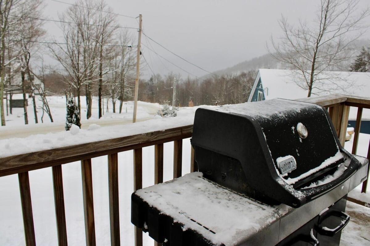 Trailside Village #7 - Slopeside 1BR with Hot Tub, Sauna and BBQ, Ski In Ski Out