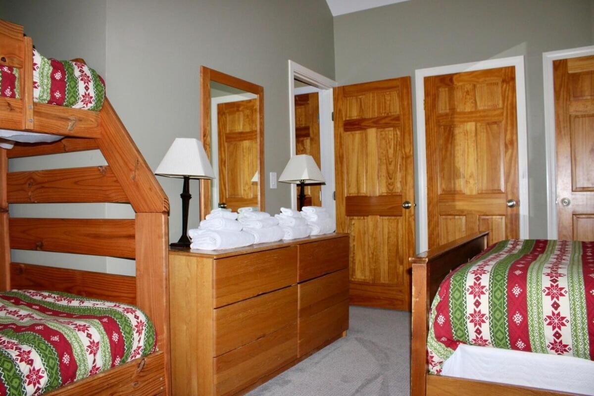 Trailside Village #8 - Slopeside 3BR with Hot Tub, Sauna, BBQ, Ski In Ski Out