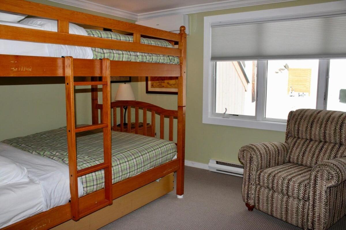 Trailside Village #8 - Slopeside 3BR with Hot Tub, Sauna, BBQ, Ski In Ski Out
