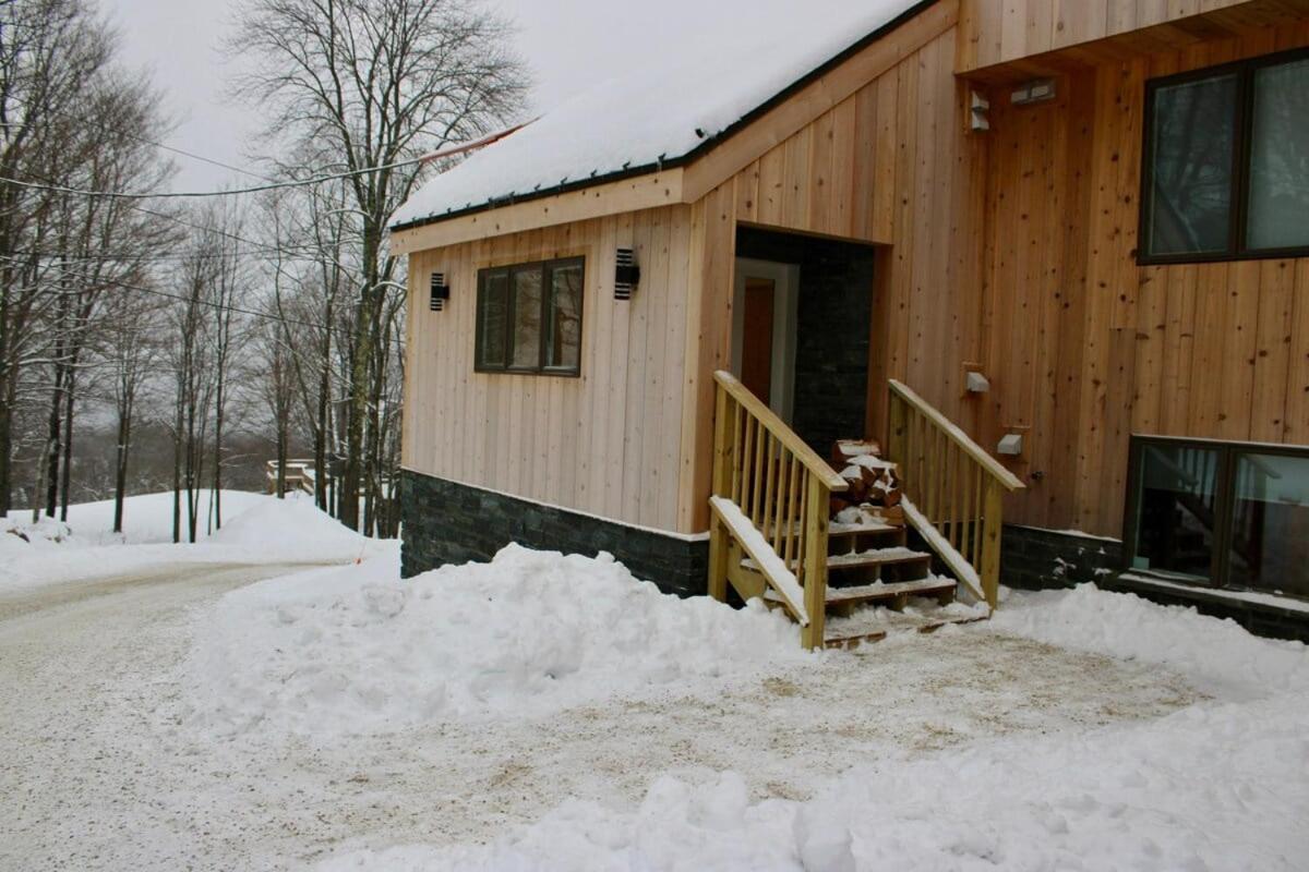 Trailside Village #8 - Slopeside 3BR with Hot Tub, Sauna, BBQ, Ski In Ski Out