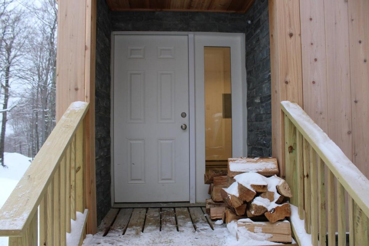 Trailside Village #8 - Slopeside 3BR with Hot Tub, Sauna, BBQ, Ski In Ski Out