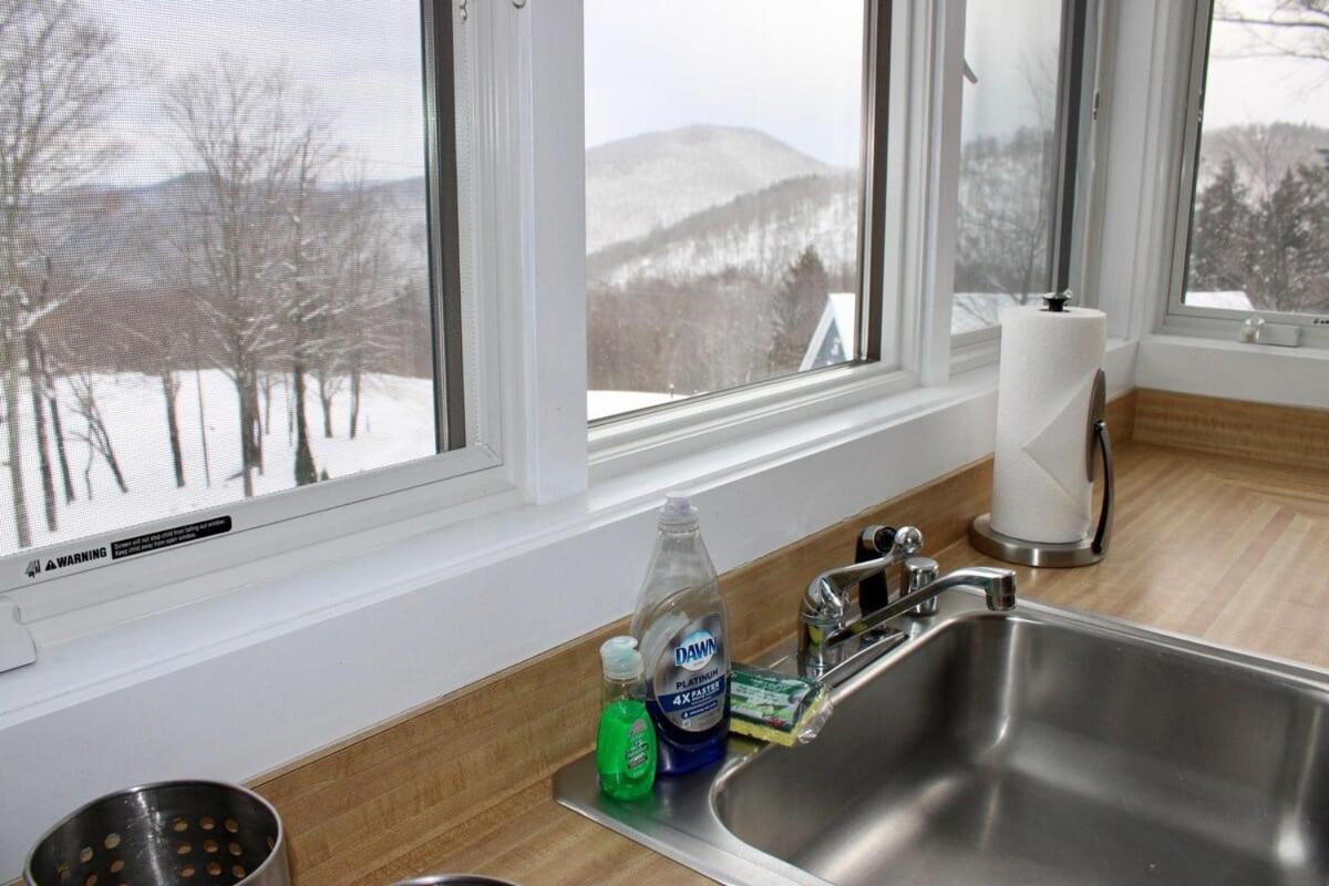 Trailside Village #8 - Slopeside 3BR with Hot Tub, Sauna, BBQ, Ski In Ski Out