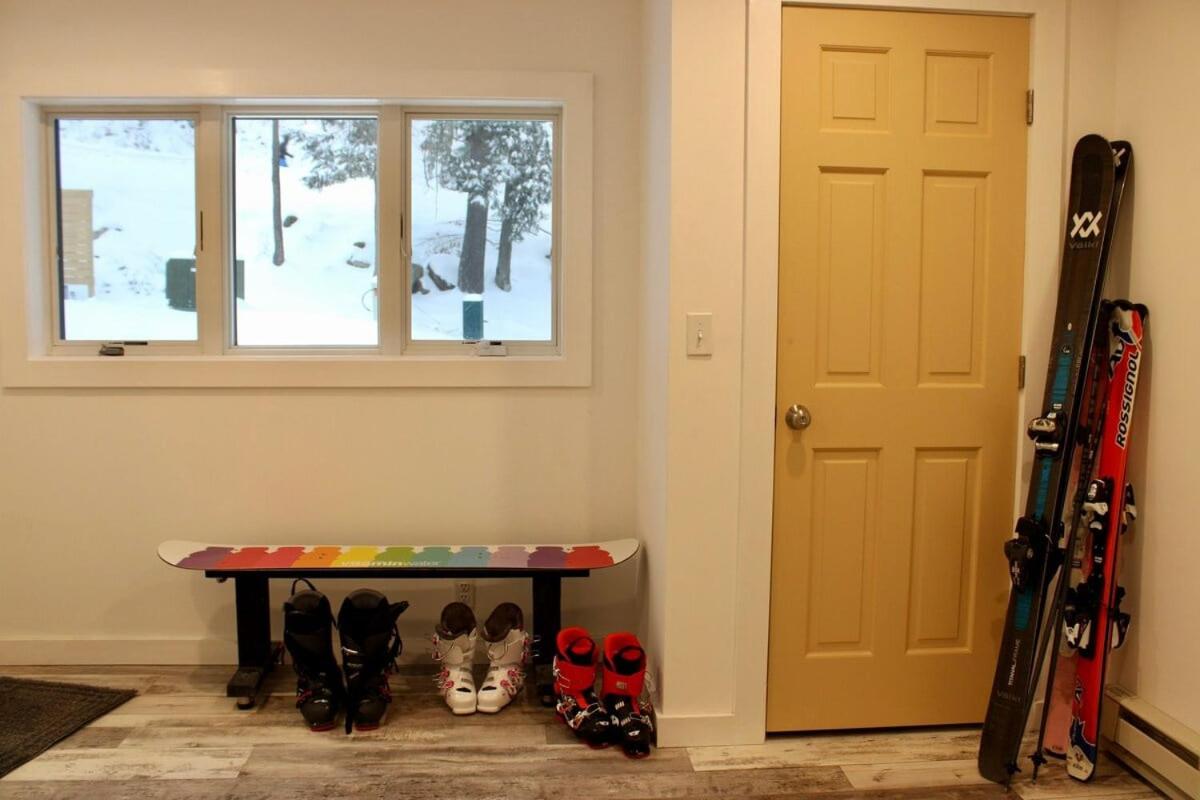 Trailside Village #8 - Slopeside 3BR with Hot Tub, Sauna, BBQ, Ski In Ski Out