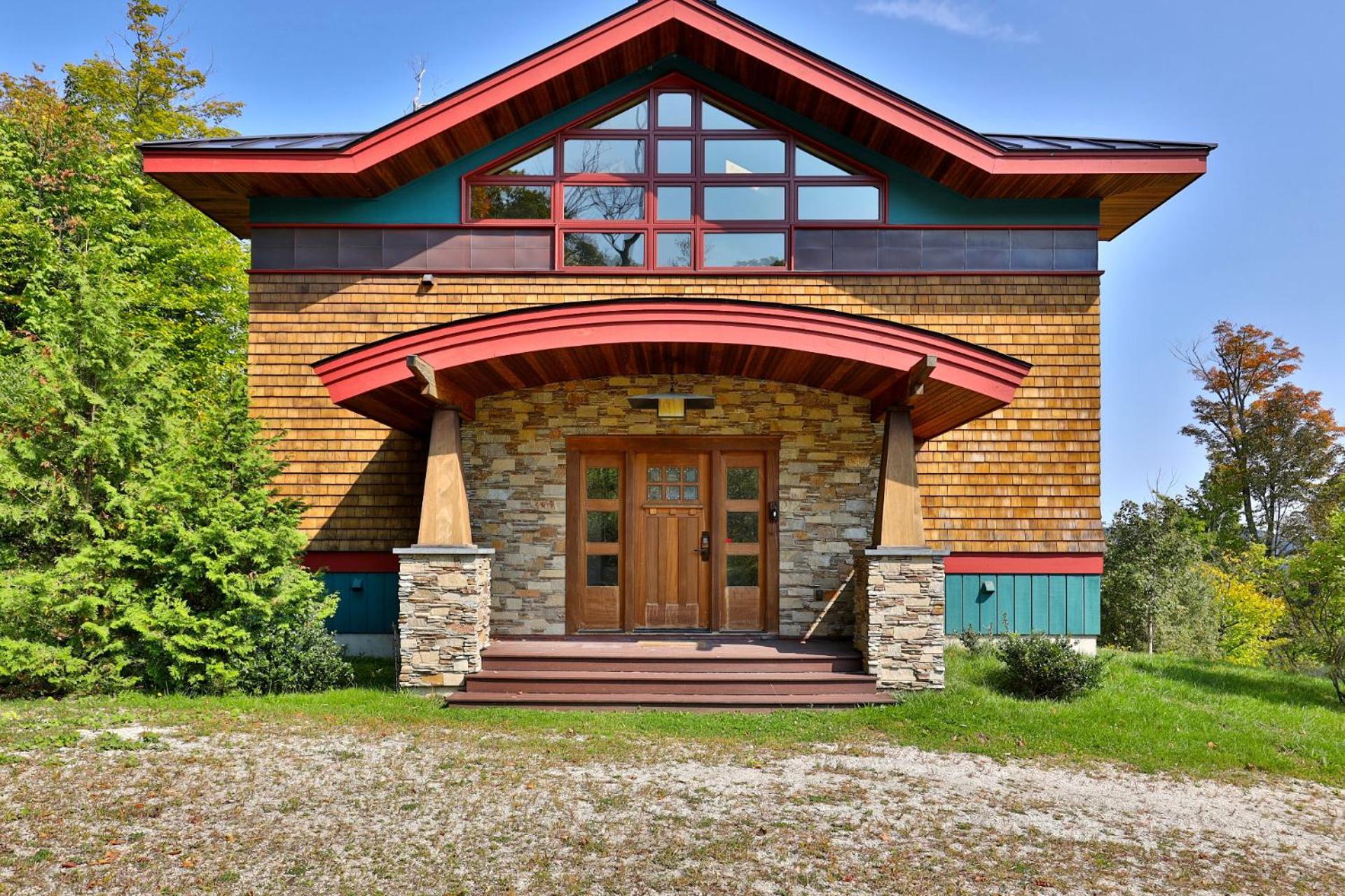 Vistas 92 - 4-Bedroom Luxury Ski On Ski Off Home with Hot Tub, Views, Amenity Center