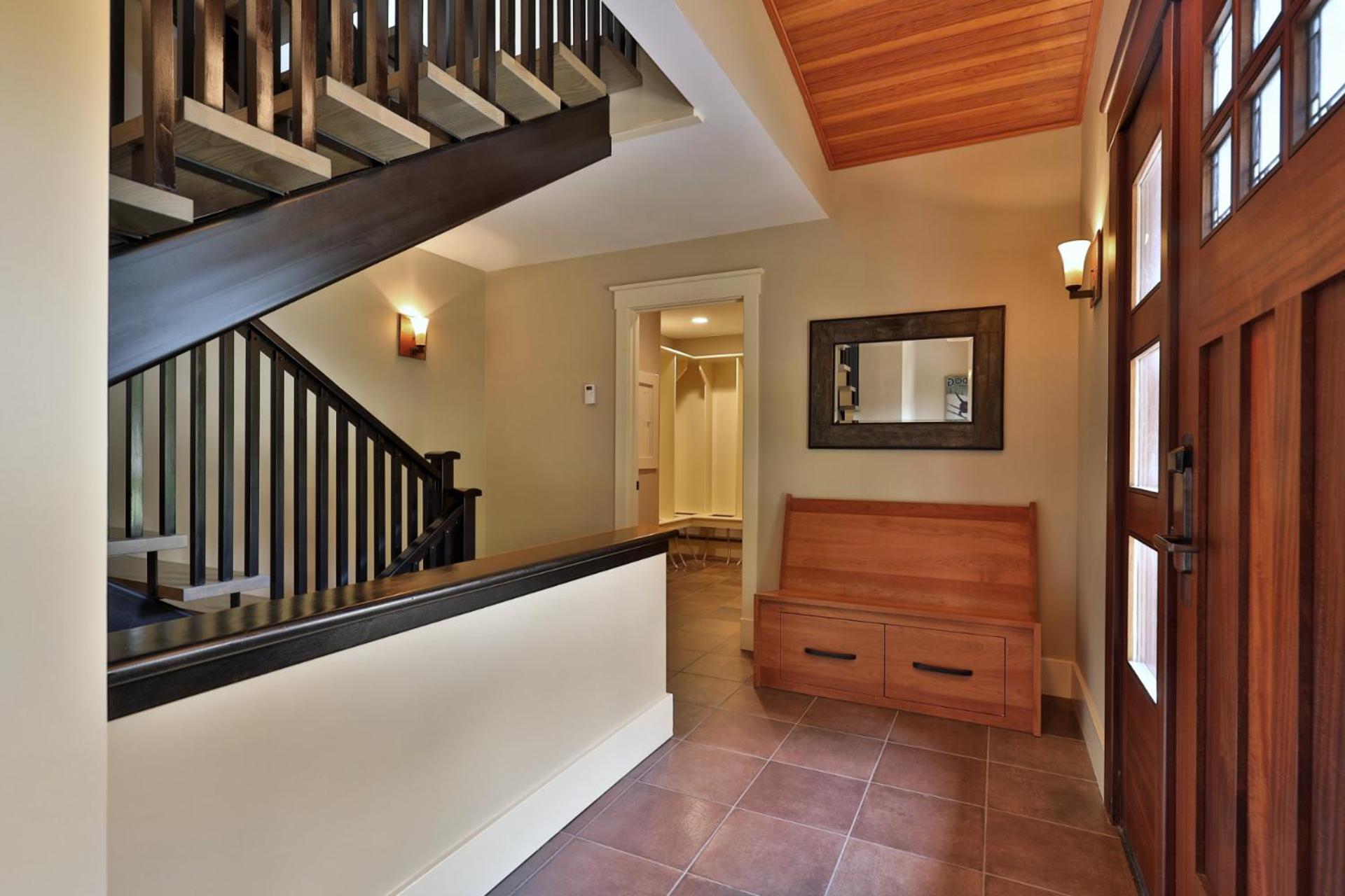 Vistas 92 - 4-Bedroom Luxury Ski On Ski Off Home with Hot Tub, Views, Amenity Center
