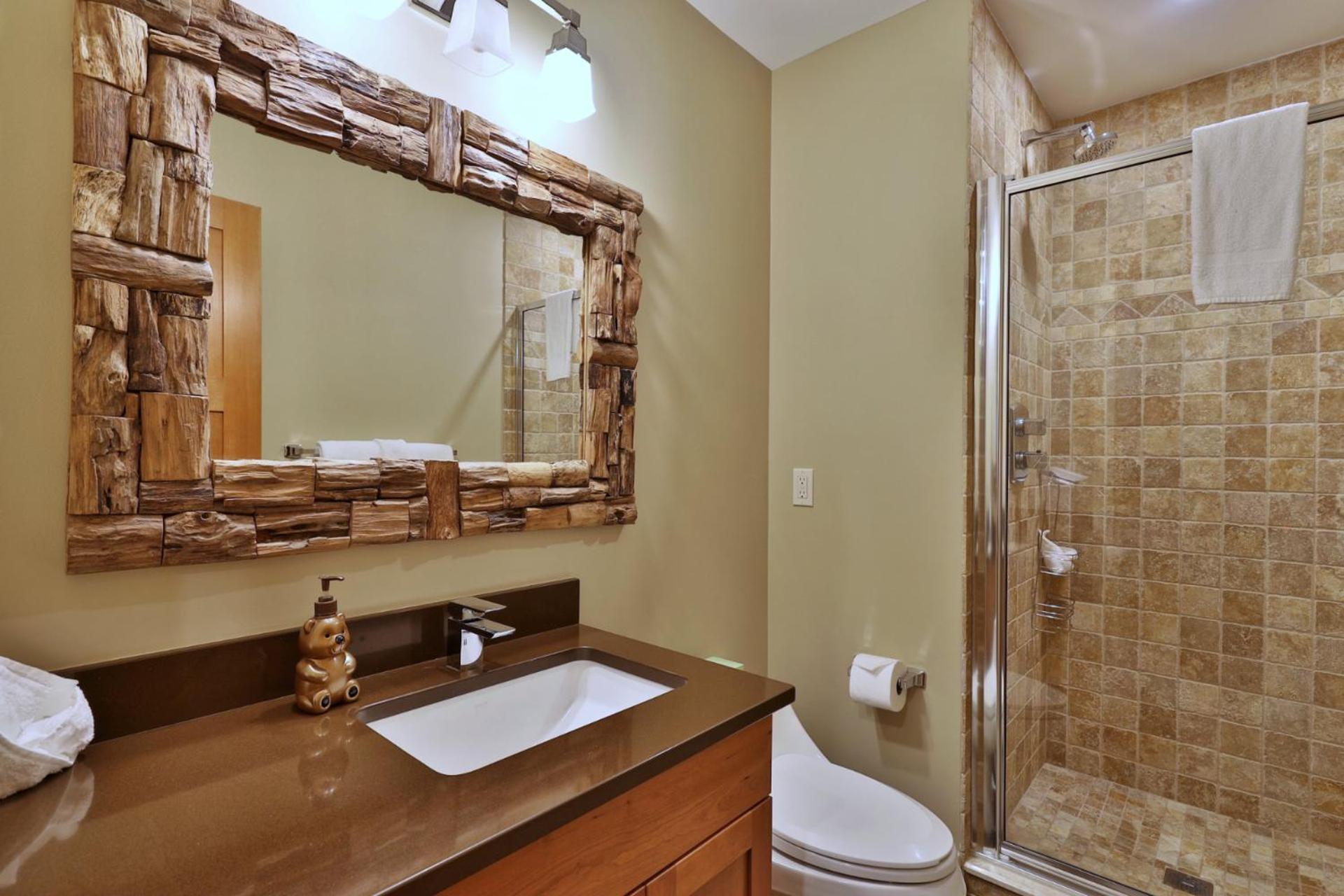 Vistas 92 - 4-Bedroom Luxury Ski On Ski Off Home with Hot Tub, Views, Amenity Center