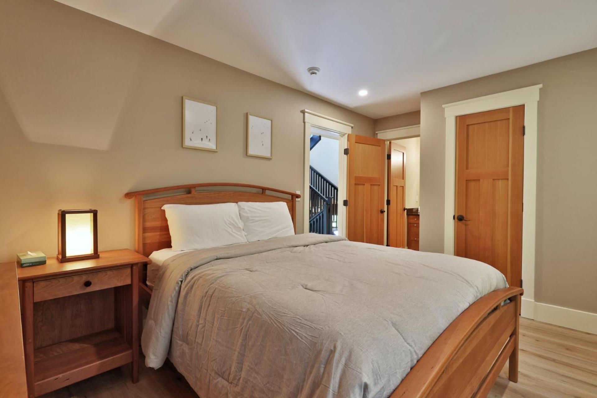 Vistas 92 - 4-Bedroom Luxury Ski On Ski Off Home with Hot Tub, Views, Amenity Center