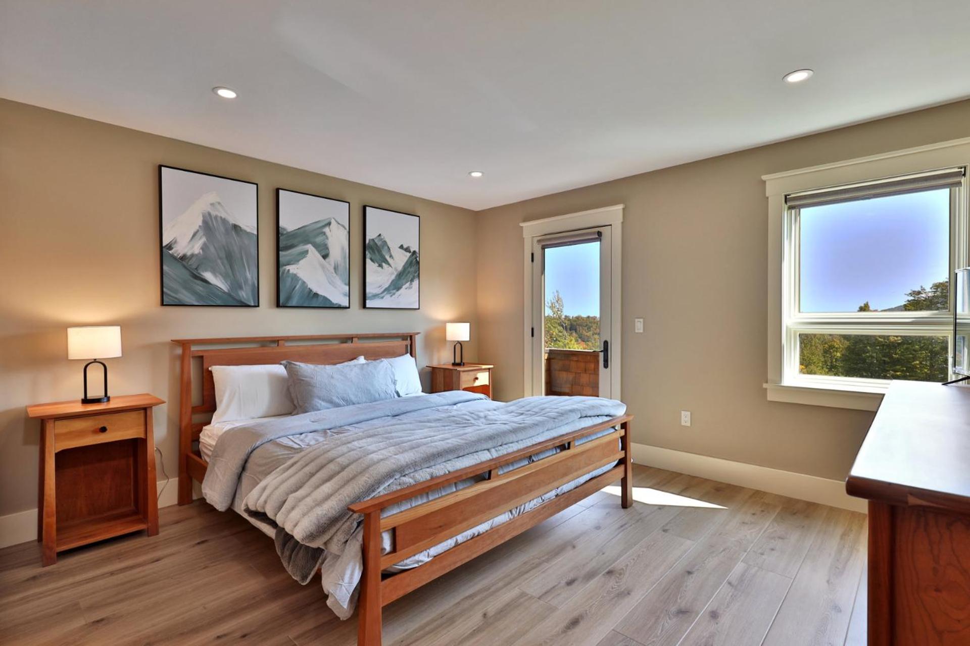 Vistas 92 - 4-Bedroom Luxury Ski On Ski Off Home with Hot Tub, Views, Amenity Center