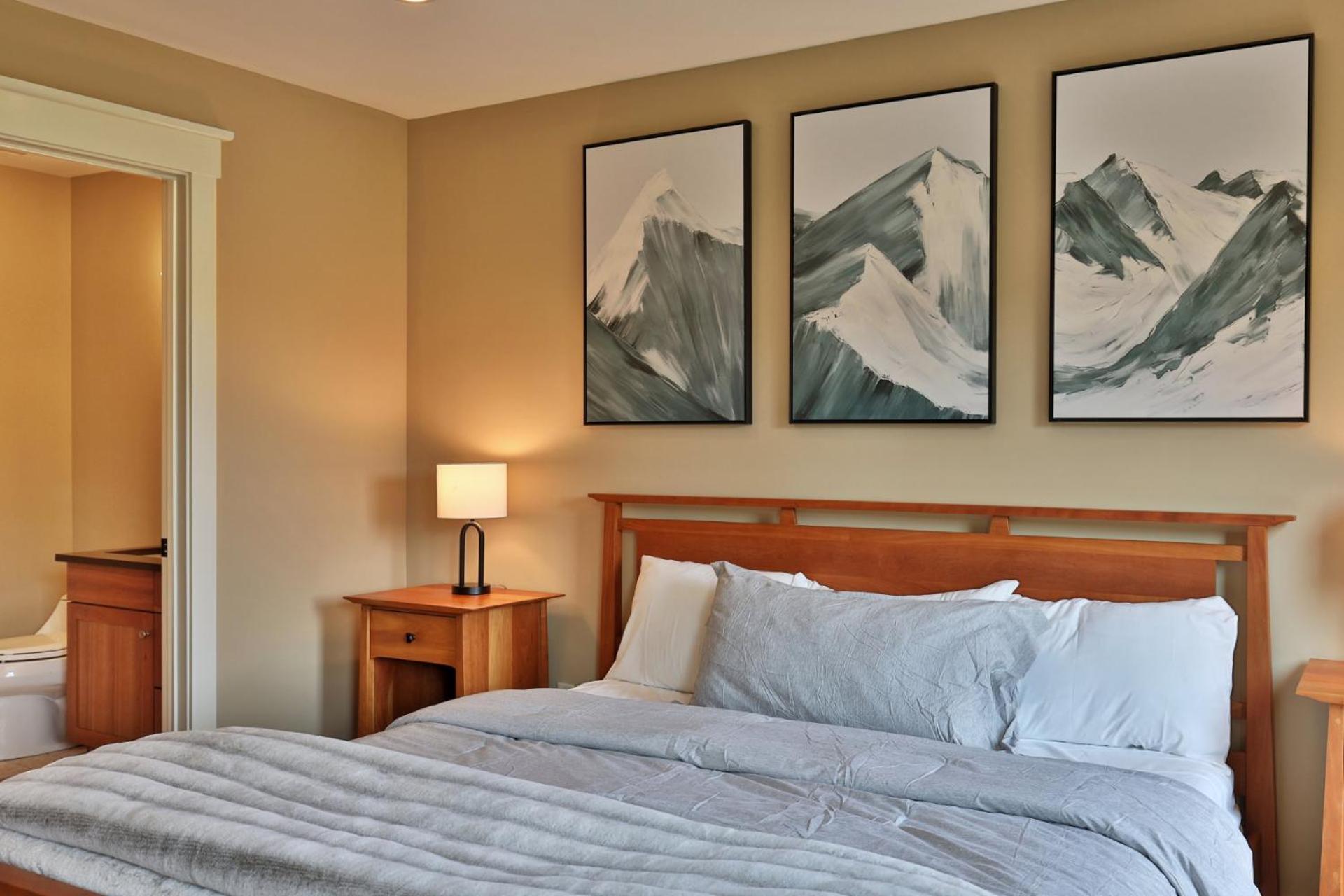 Vistas 92 - 4-Bedroom Luxury Ski On Ski Off Home with Hot Tub, Views, Amenity Center