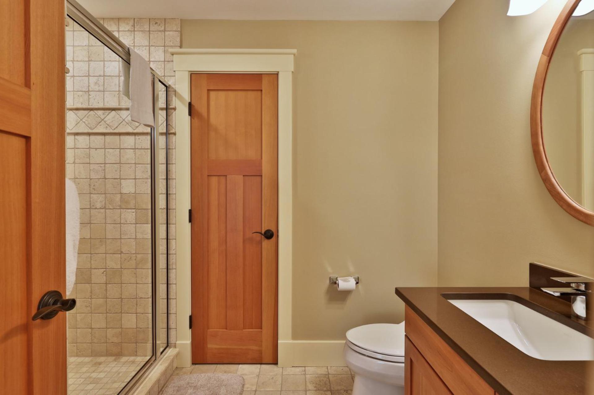 Vistas 92 - 4-Bedroom Luxury Ski On Ski Off Home with Hot Tub, Views, Amenity Center