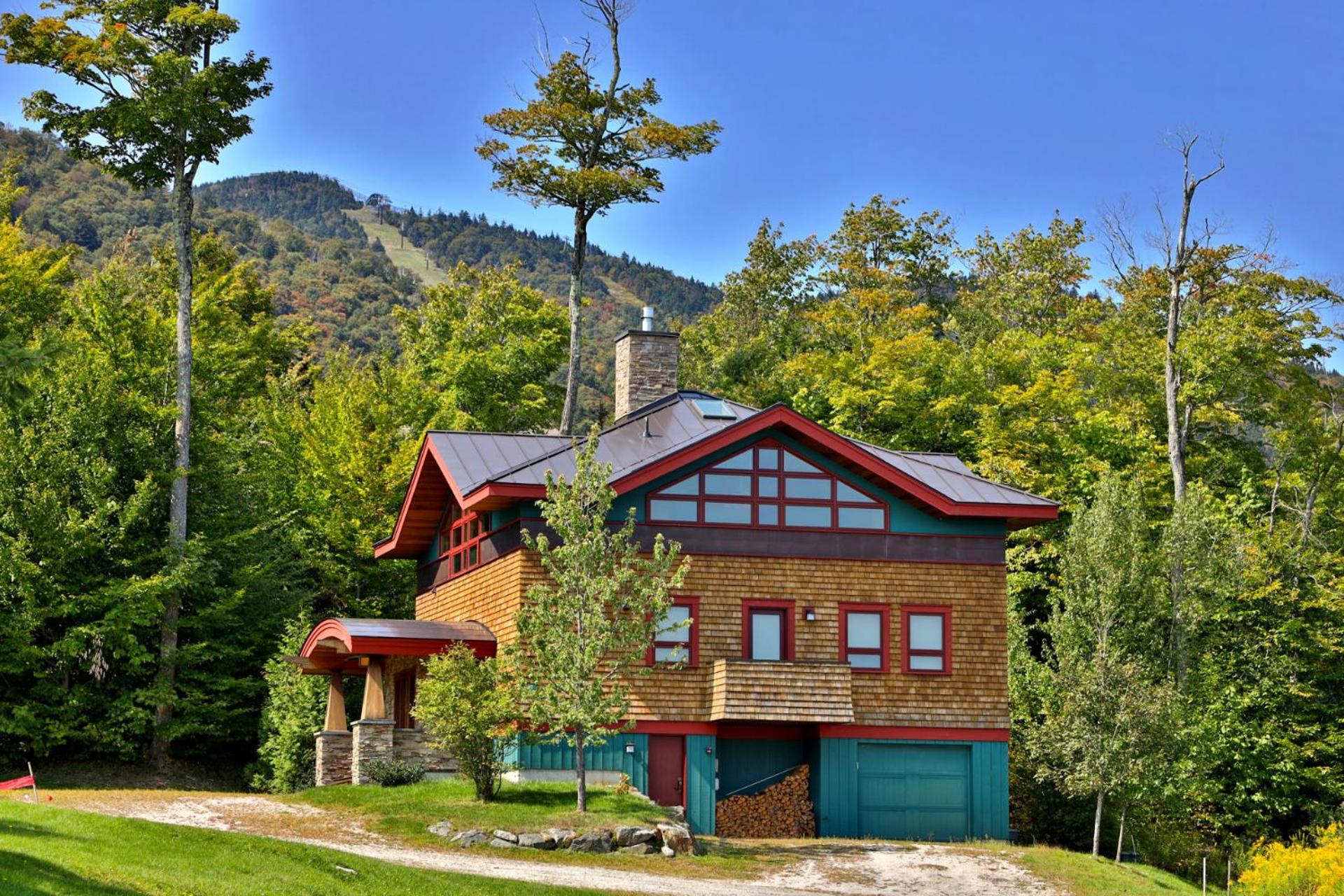 Vistas 92 - 4-Bedroom Luxury Ski On Ski Off Home with Hot Tub, Views, Amenity Center