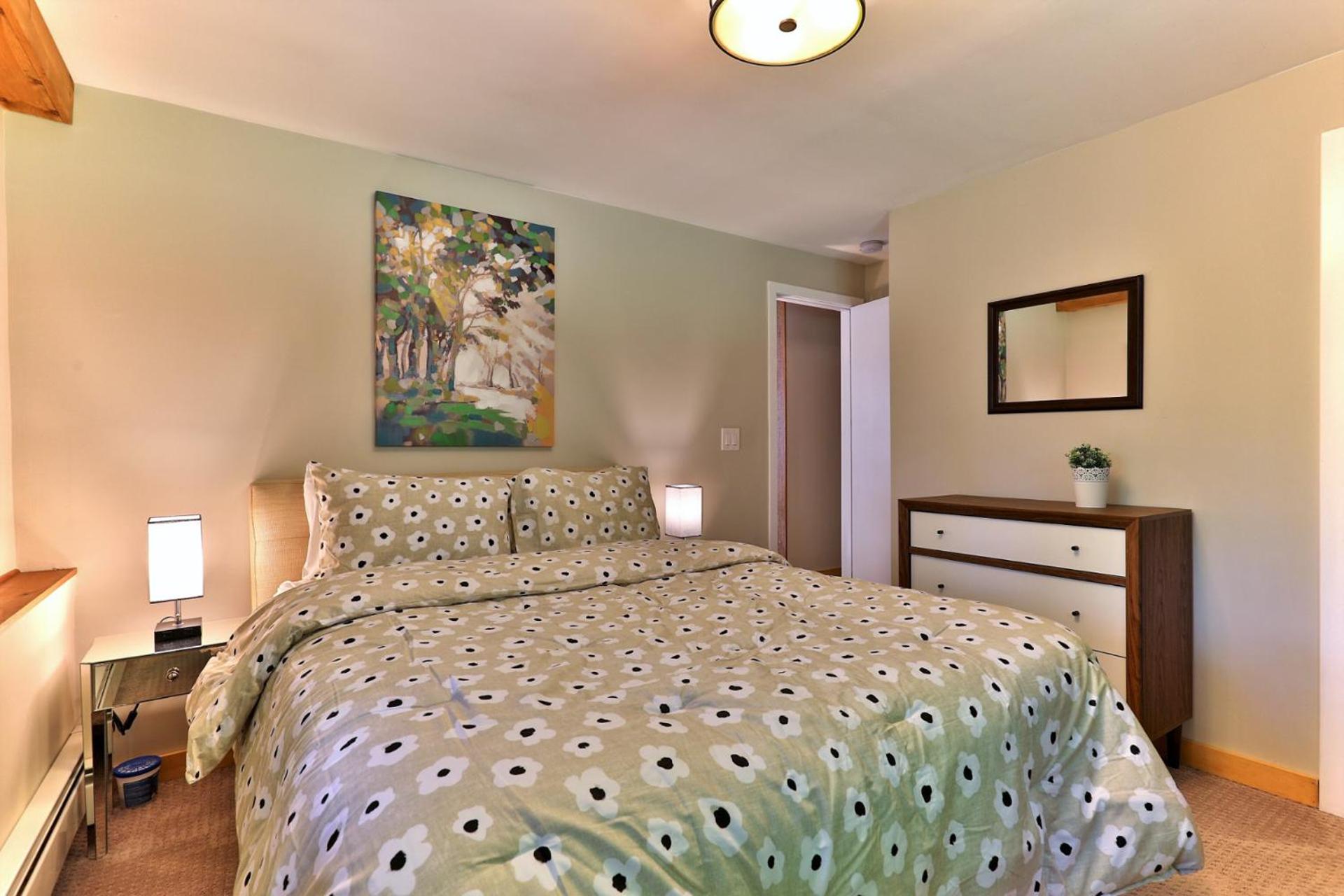 the SHACK - Three Bedroom Home Close to Ski Resort with Hot Tub