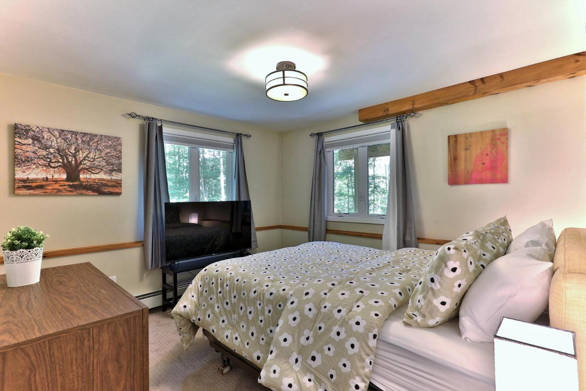 the SHACK - Three Bedroom Home Close to Ski Resort with Hot Tub
