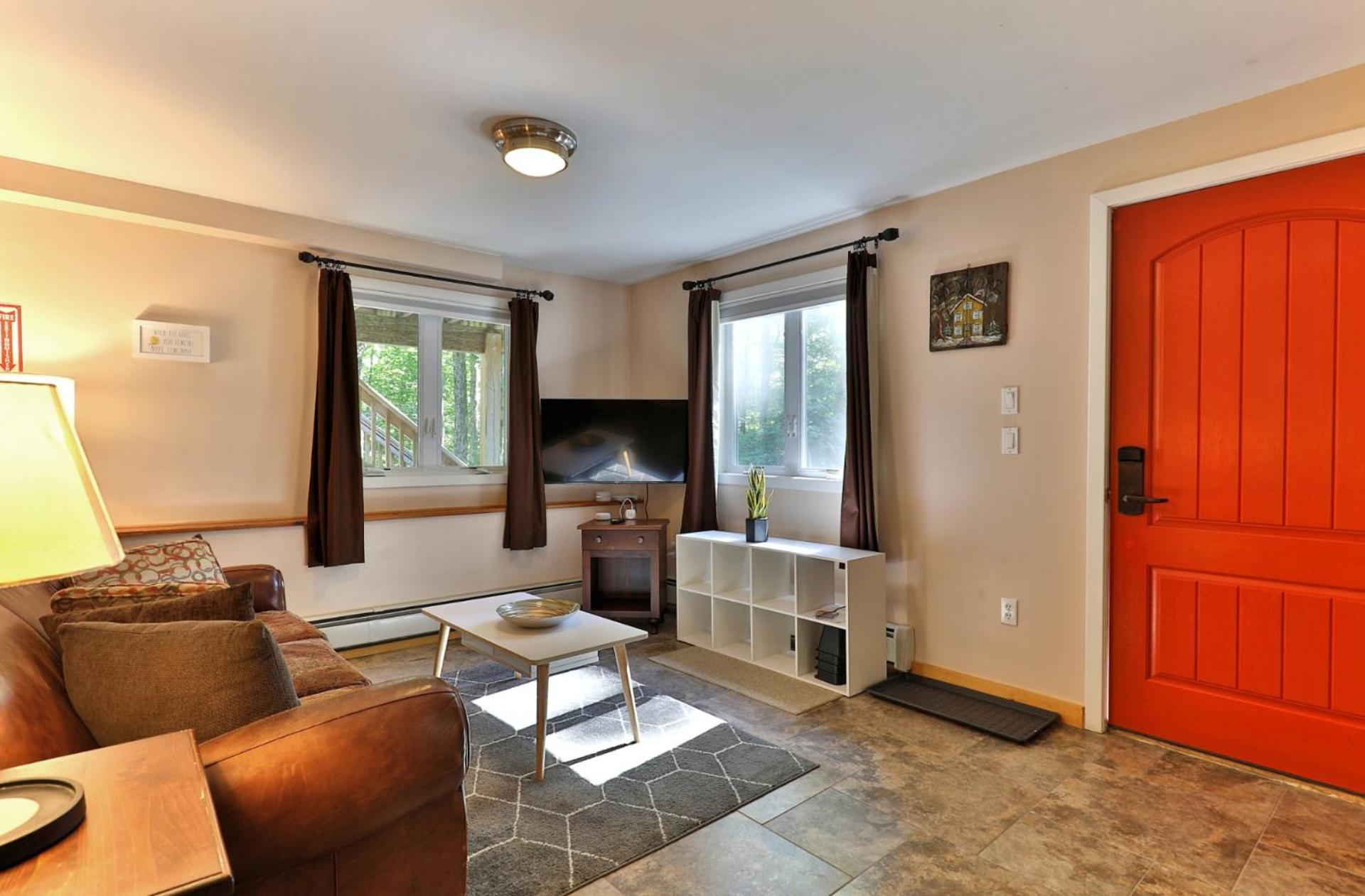 the SHACK - Three Bedroom Home Close to Ski Resort with Hot Tub