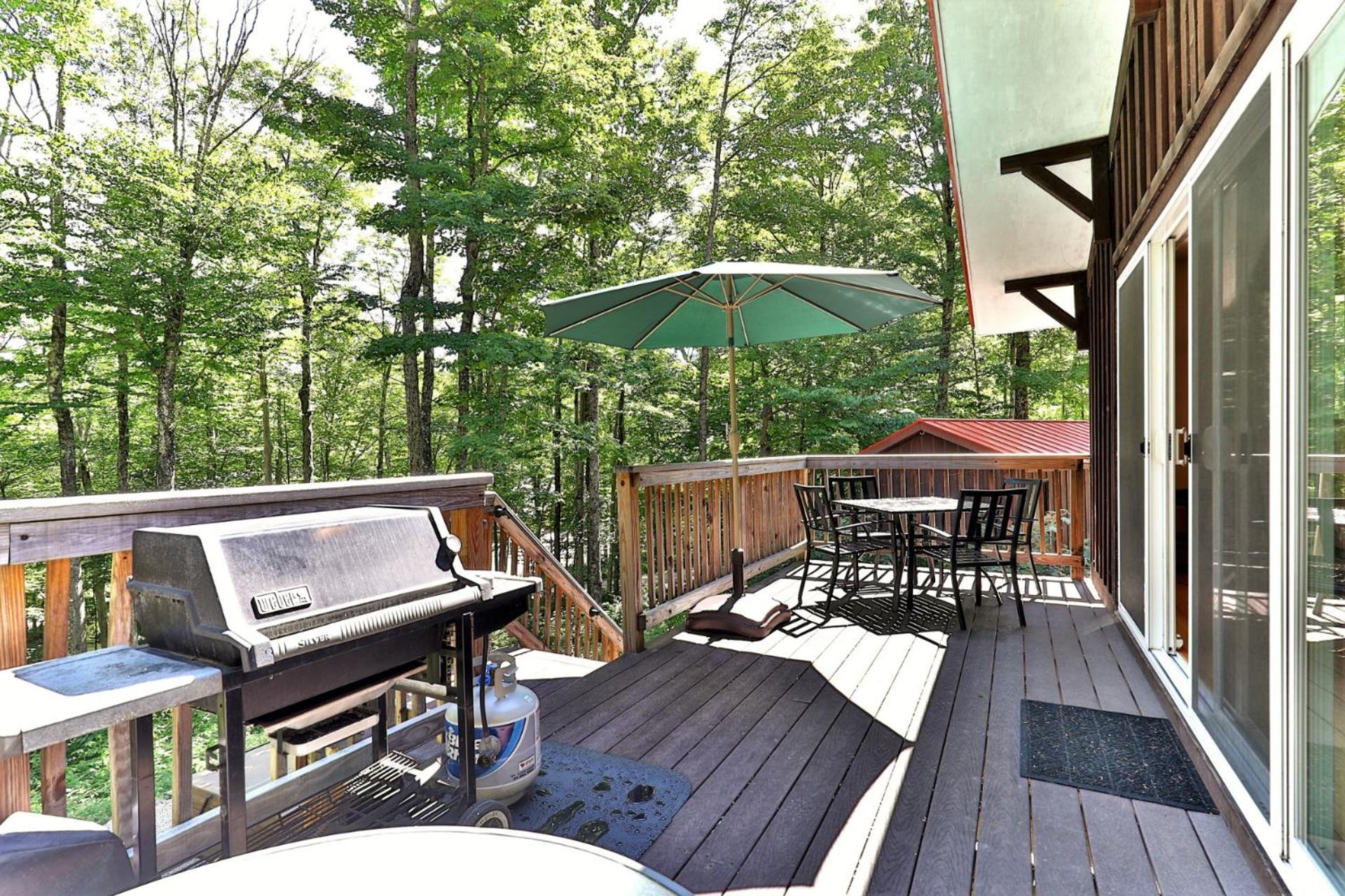 the SHACK - Three Bedroom Home Close to Ski Resort with Hot Tub