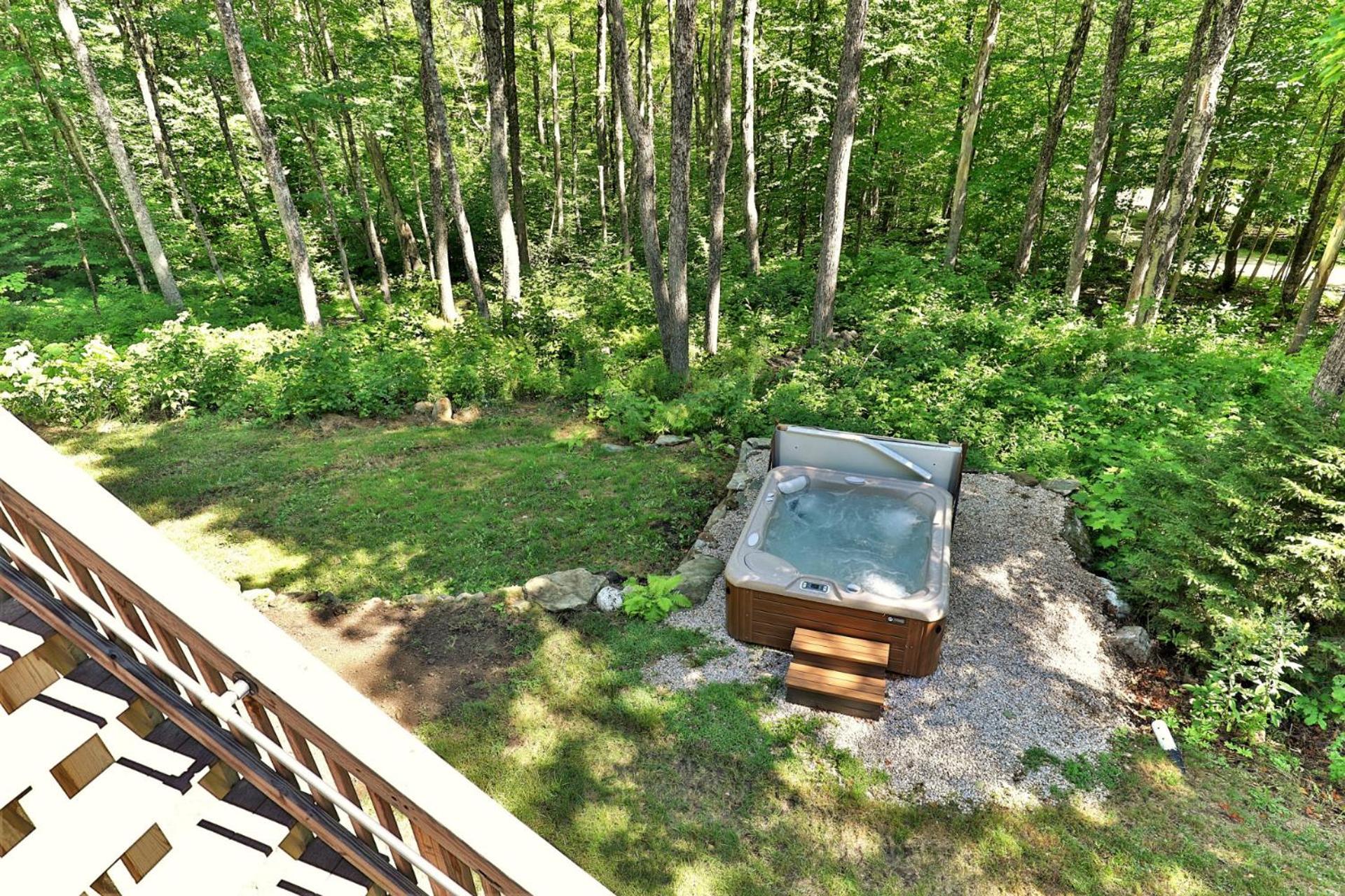 the SHACK - Three Bedroom Home Close to Ski Resort with Hot Tub