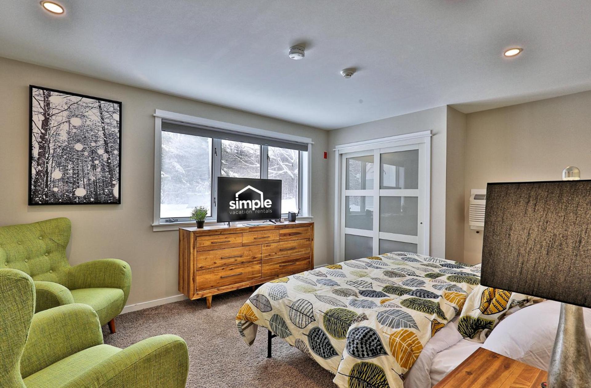 The Forest Fun Suite - 2RM-2BA Condo, Pool, Bus, King Bed, 2 Sofa Beds, Fireplace, Ski Rental Deals