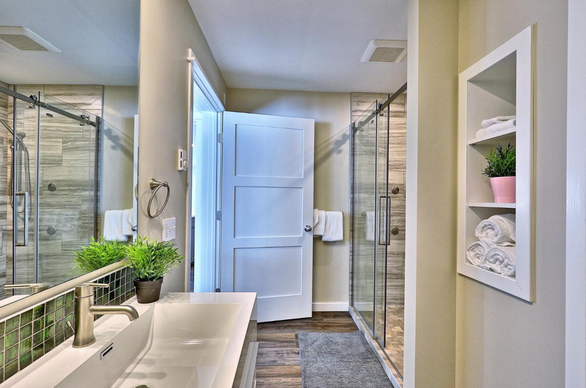 The Forest Fun Suite - 2RM-2BA Condo, Pool, Bus, King Bed, 2 Sofa Beds, Fireplace, Ski Rental Deals