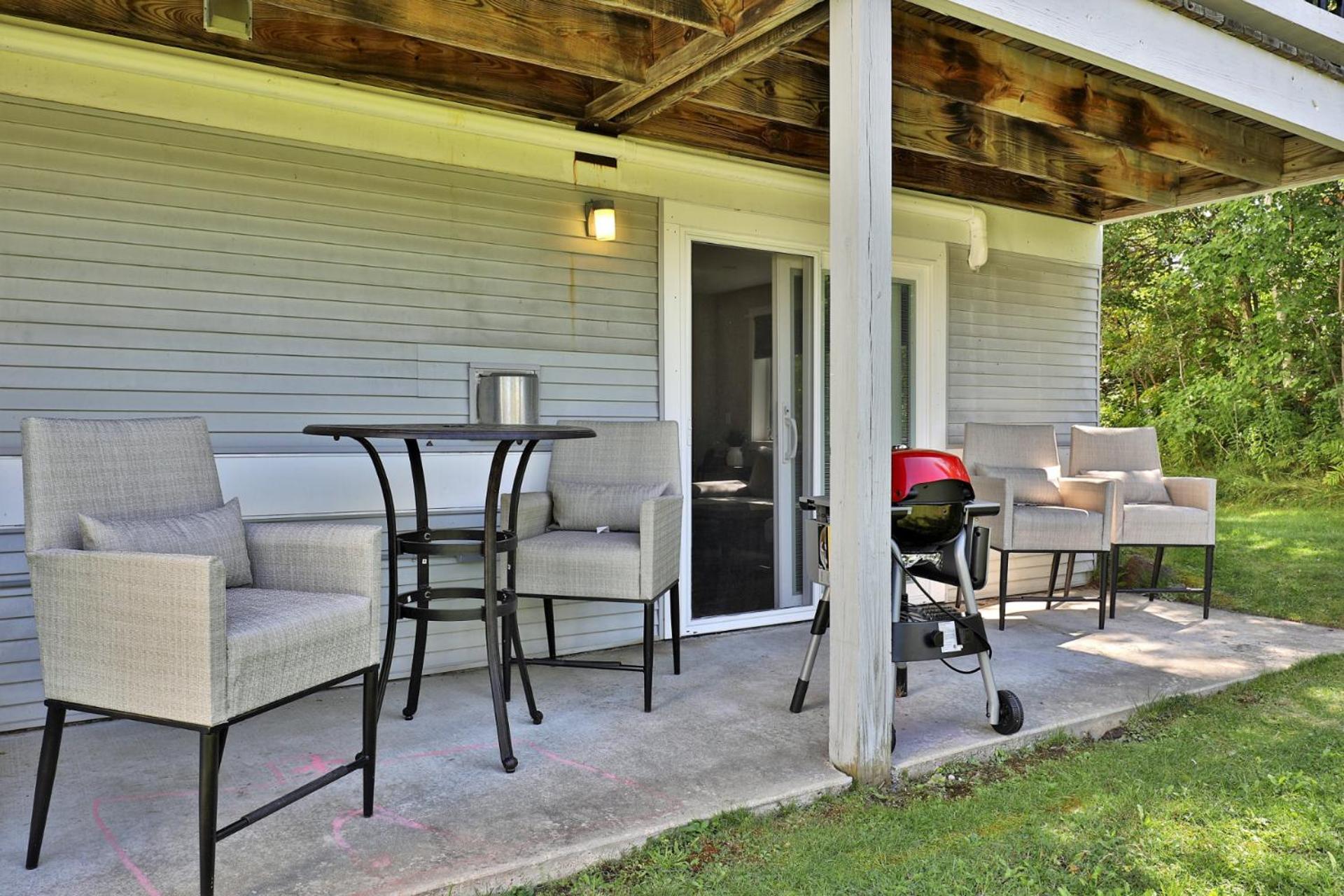 The Forest Fun Suite - 2RM-2BA Condo, Pool, Bus, King Bed, 2 Sofa Beds, Fireplace, Ski Rental Deals