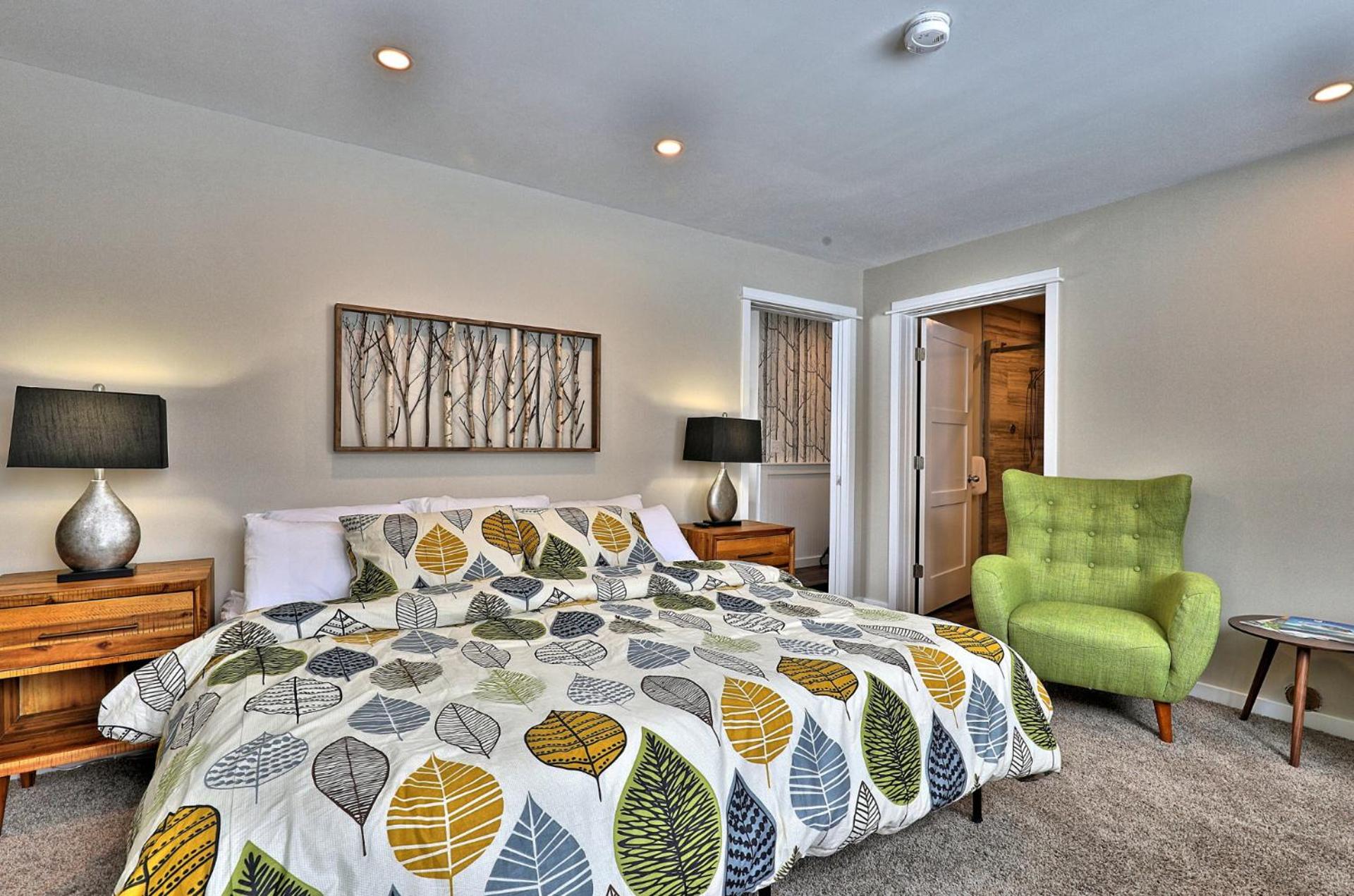 The Forest Fun Suite - 2RM-2BA Condo, Pool, Bus, King Bed, 2 Sofa Beds, Fireplace, Ski Rental Deals