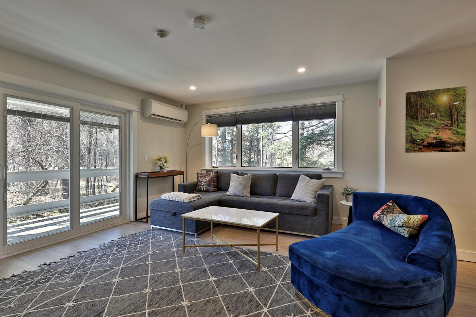 The Swirl Suite, Renovated 2RM-2BA Condo, Sleeps 6, Fireplace, Summer Pool