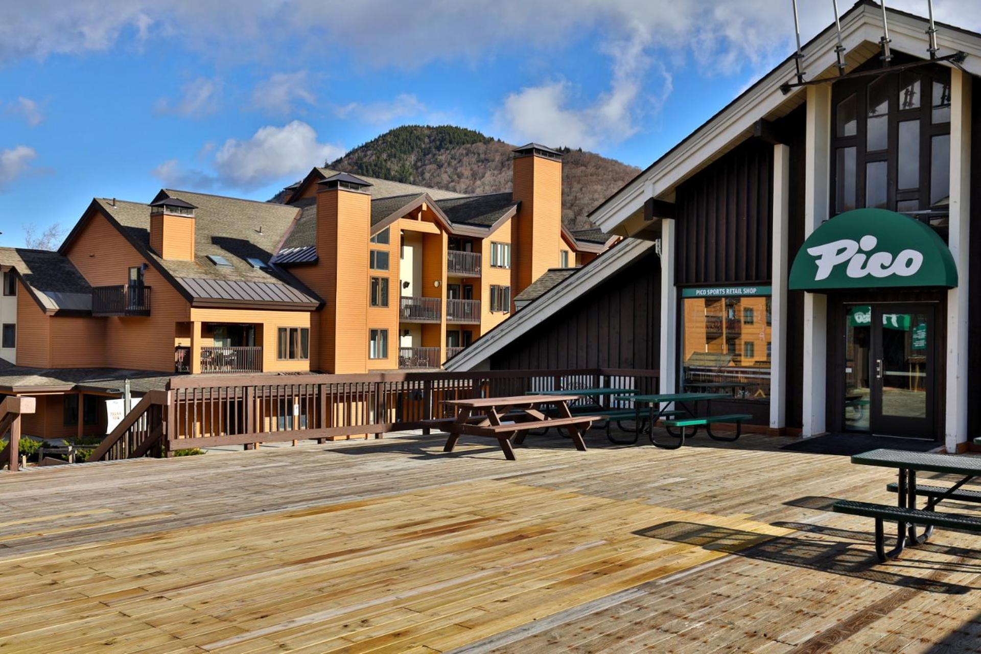 Pico Mountain Condo C-307 - 1 BR, 1BA Steps to Pico Ski Slopes, Bus to Killington