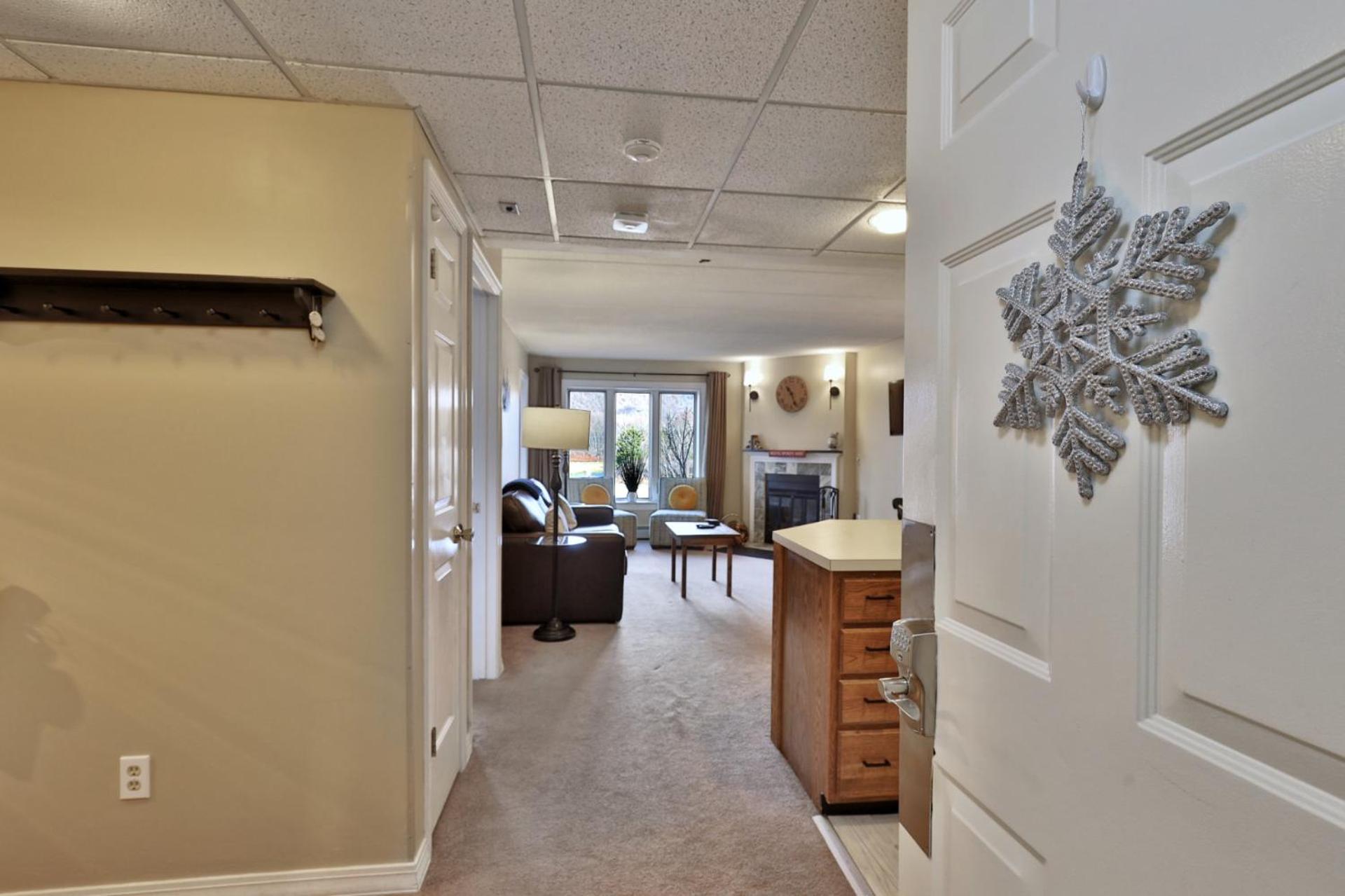 Pico Mountain Condo C-307 - 1 BR, 1BA Steps to Pico Ski Slopes, Bus to Killington