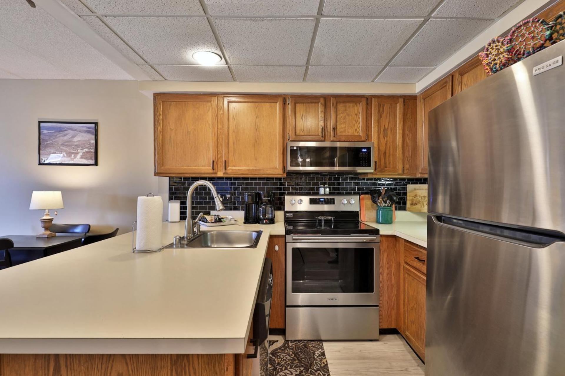 Pico Mountain Condo C-307 - 1 BR, 1BA Steps to Pico Ski Slopes, Bus to Killington