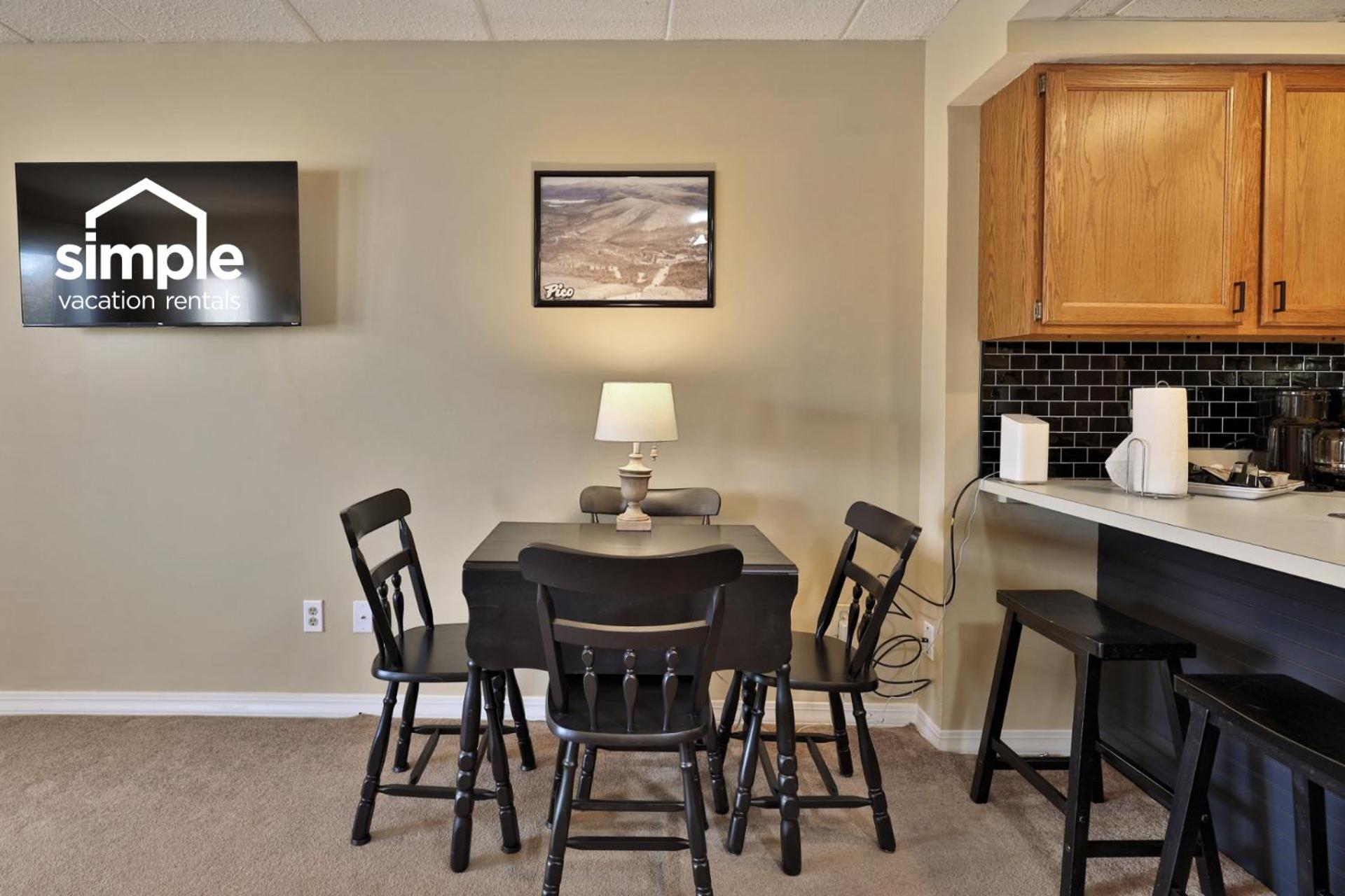 Pico Mountain Condo C-307 - 1 BR, 1BA Steps to Pico Ski Slopes, Bus to Killington