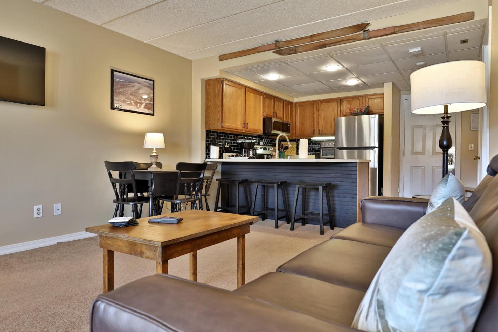 Pico Mountain Condo C-307 - 1 BR, 1BA Steps to Pico Ski Slopes, Bus to Killington