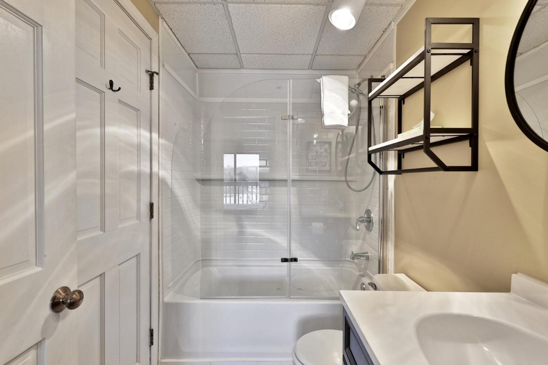 Pico Mountain Condo C-307 - 1 BR, 1BA Steps to Pico Ski Slopes, Bus to Killington