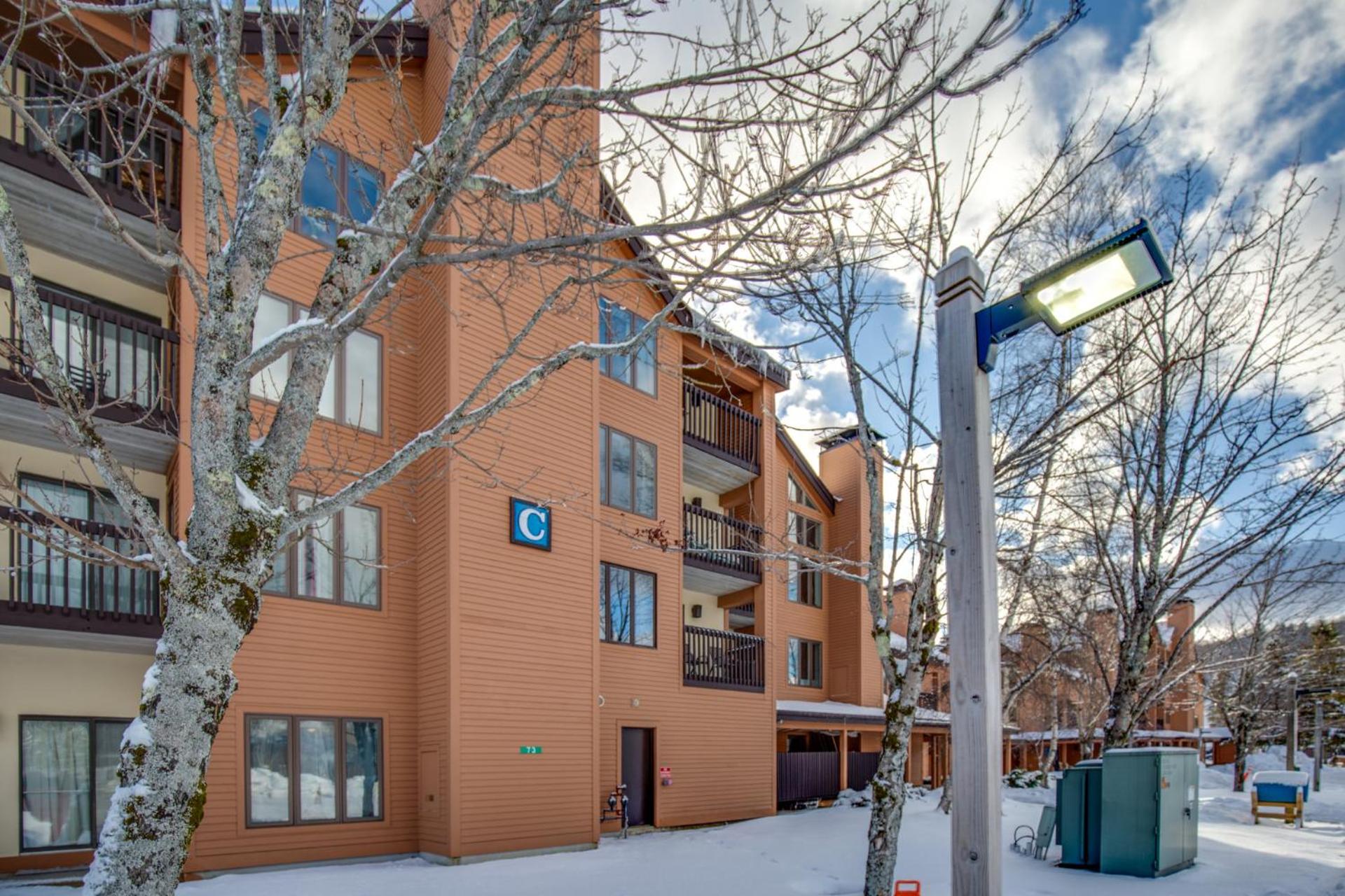 Pico Mountain Condo C-307 - 1 BR, 1BA Steps to Pico Ski Slopes, Bus to Killington