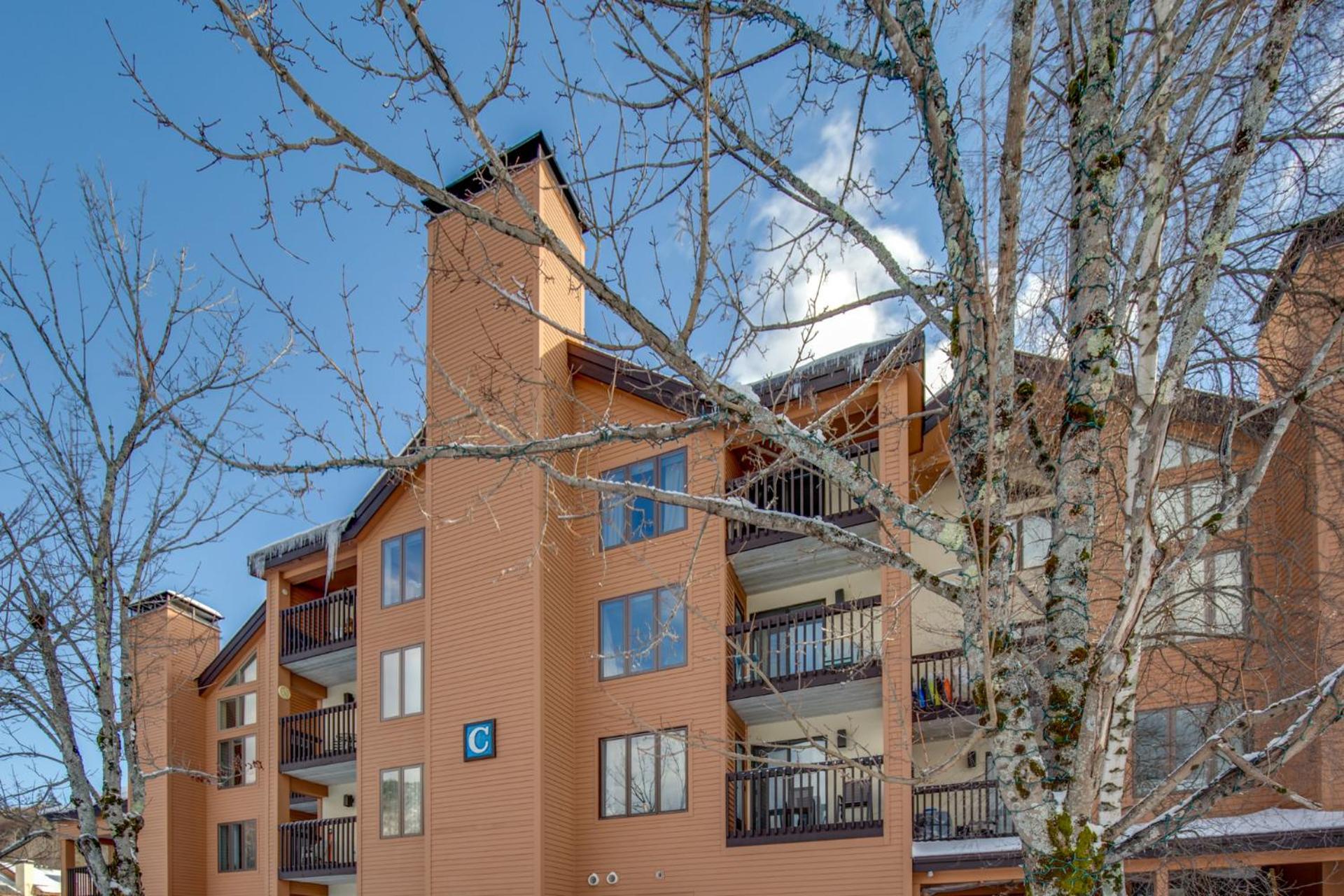 Pico Mountain Condo C-307 - 1 BR, 1BA Steps to Pico Ski Slopes, Bus to Killington