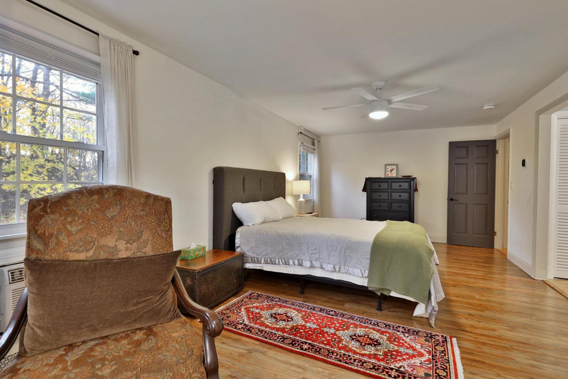Susan Lane Hideaway - 4BR, 3BA Renovated Home, Close to Skiing and Town, Fireplace