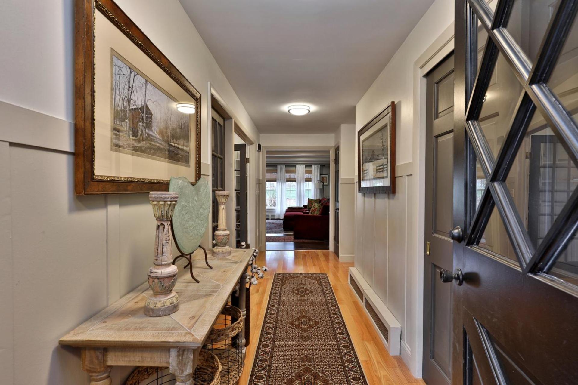 Susan Lane Hideaway - 4BR, 3BA Renovated Home, Close to Skiing and Town, Fireplace
