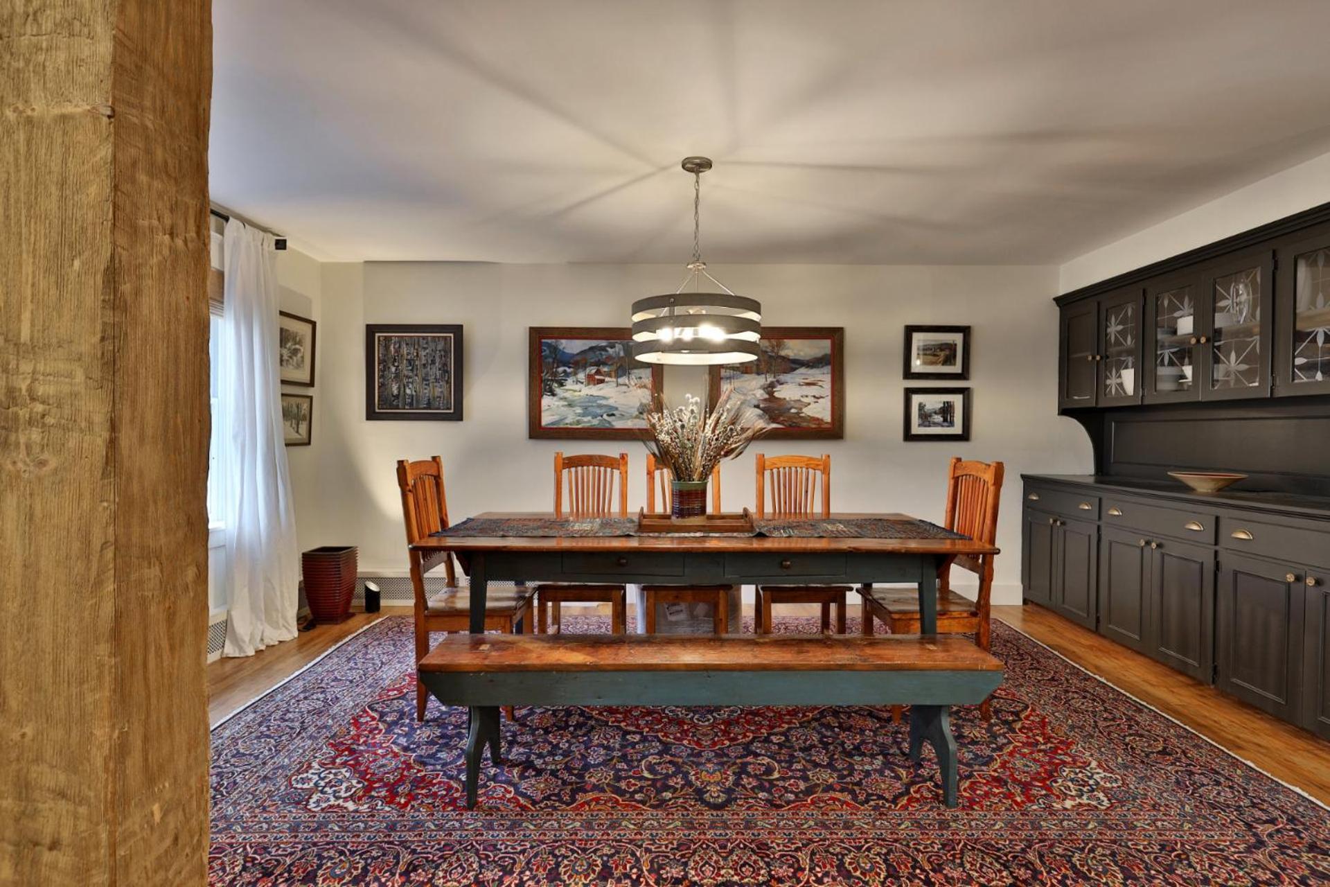 Susan Lane Hideaway - 4BR, 3BA Renovated Home, Close to Skiing and Town, Fireplace