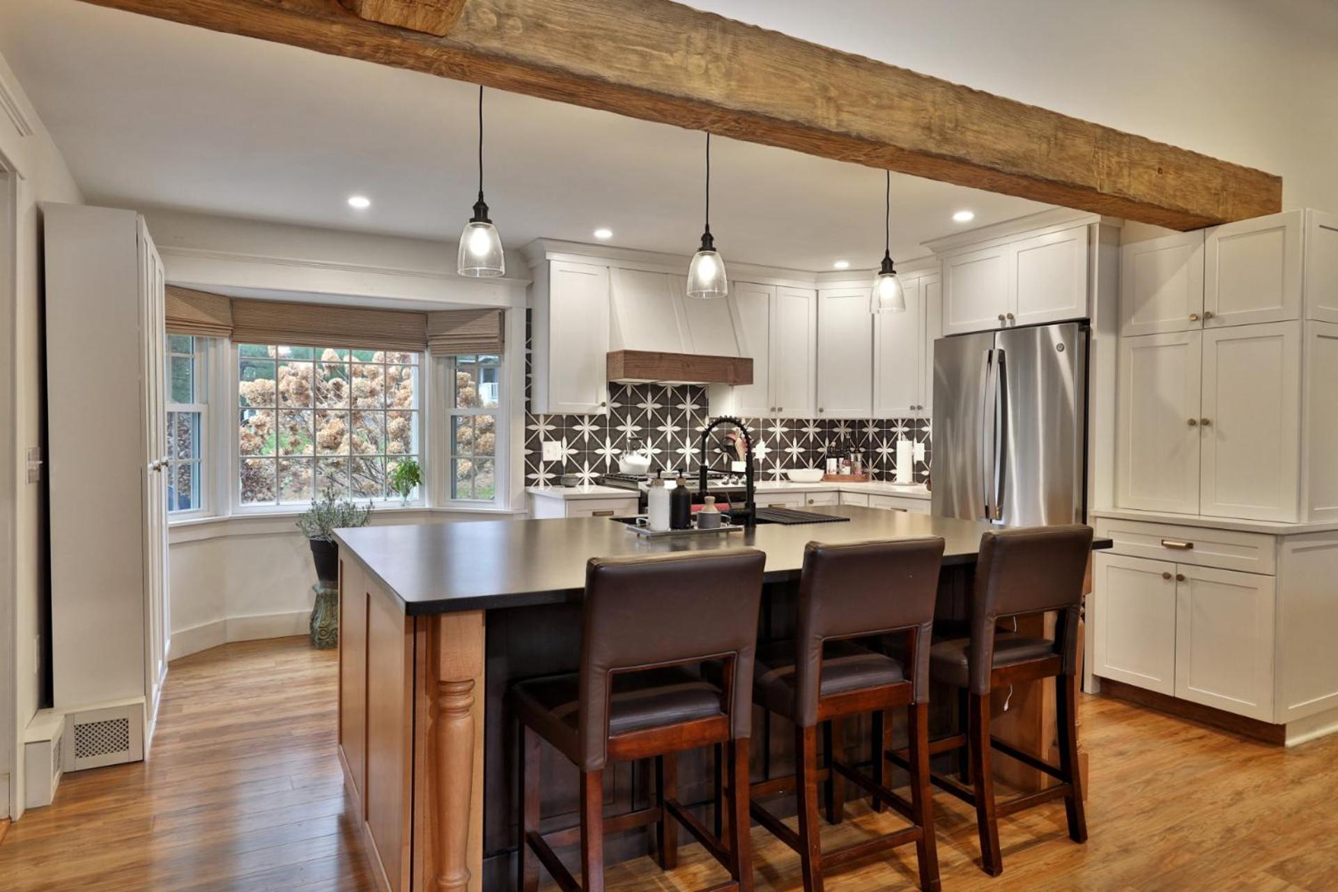 Susan Lane Hideaway - 4BR, 3BA Renovated Home, Close to Skiing and Town, Fireplace