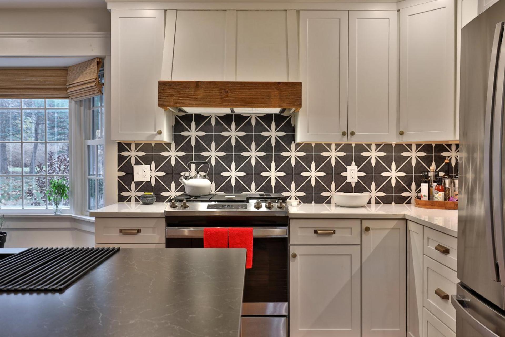 Susan Lane Hideaway - 4BR, 3BA Renovated Home, Close to Skiing and Town, Fireplace
