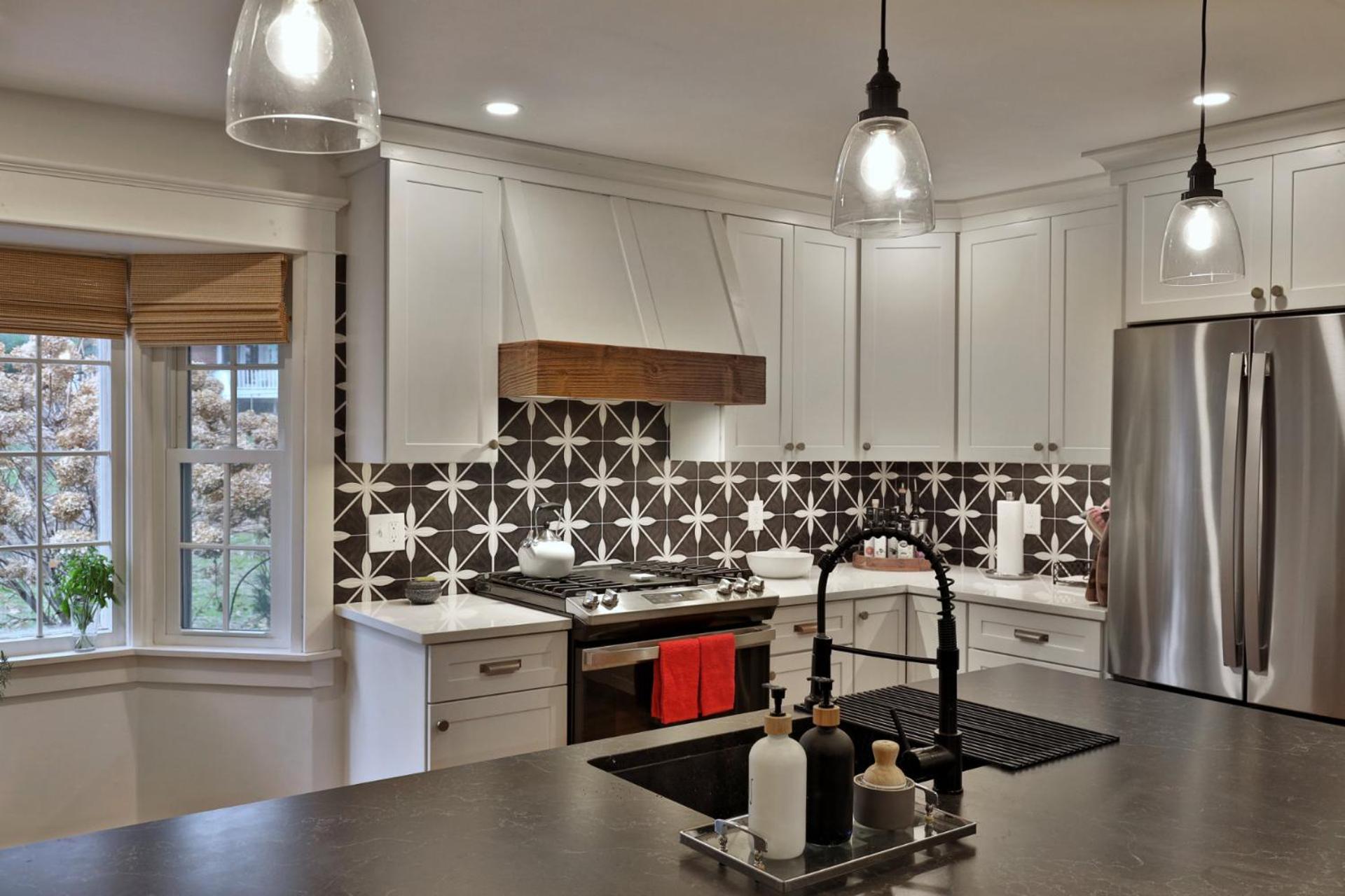Susan Lane Hideaway - 4BR, 3BA Renovated Home, Close to Skiing and Town, Fireplace