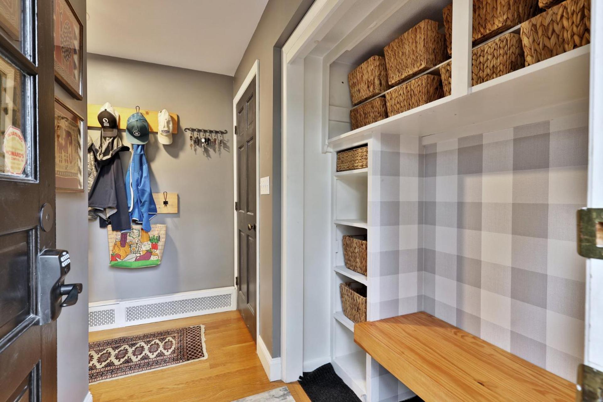 Susan Lane Hideaway - 4BR, 3BA Renovated Home, Close to Skiing and Town, Fireplace